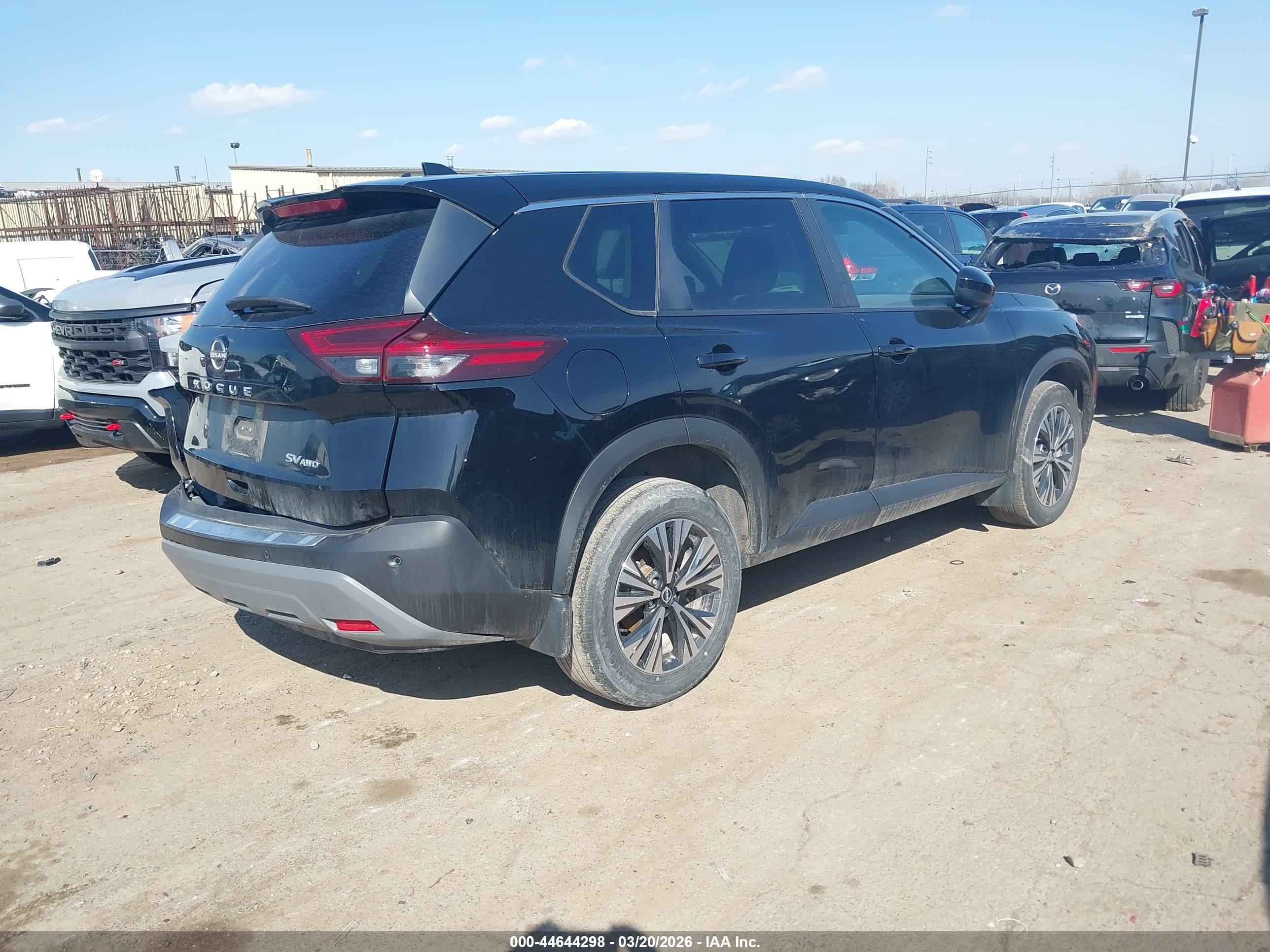 NISSAN ROGUE image 4
