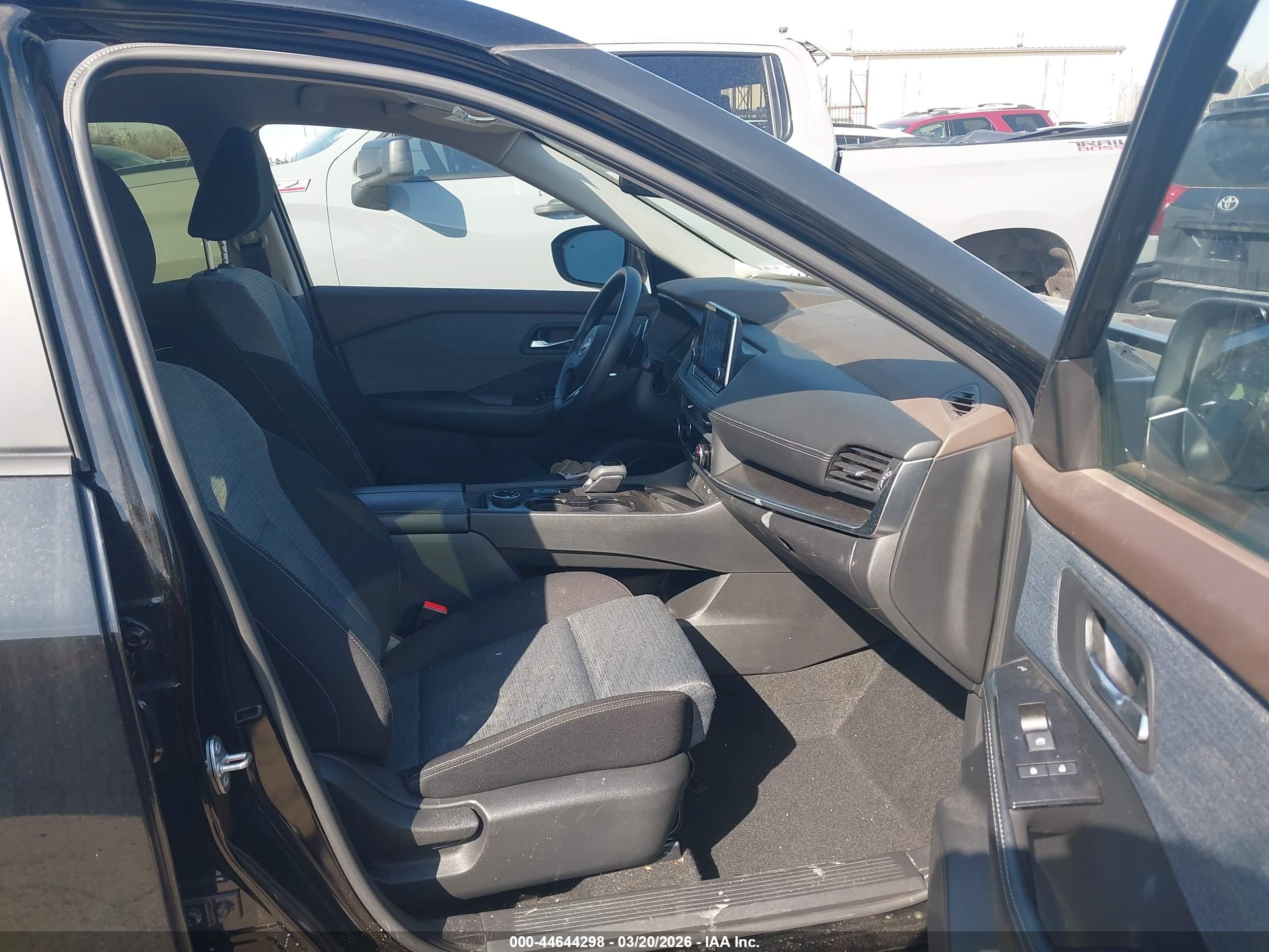 NISSAN ROGUE image 5