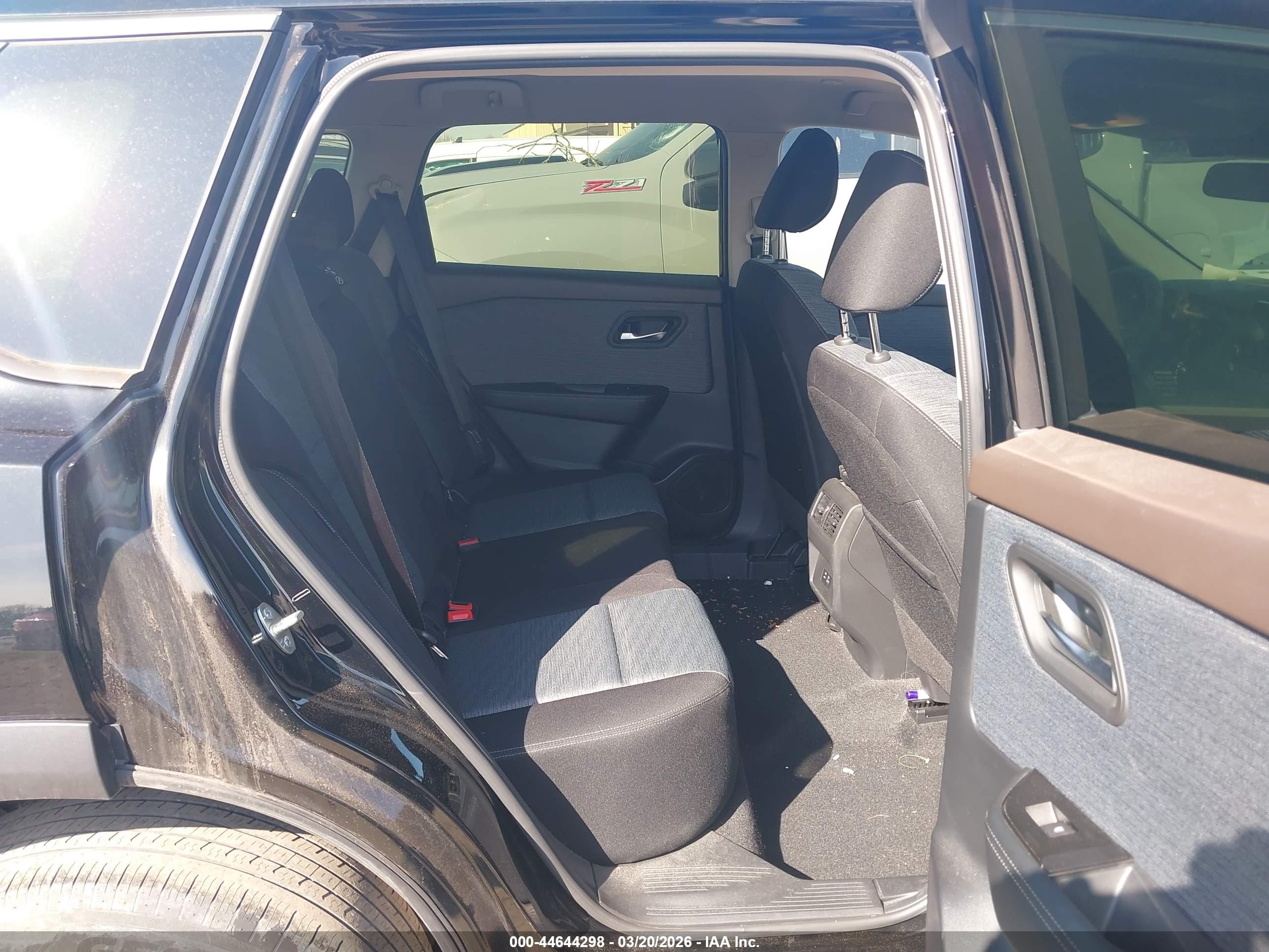 NISSAN ROGUE image 8