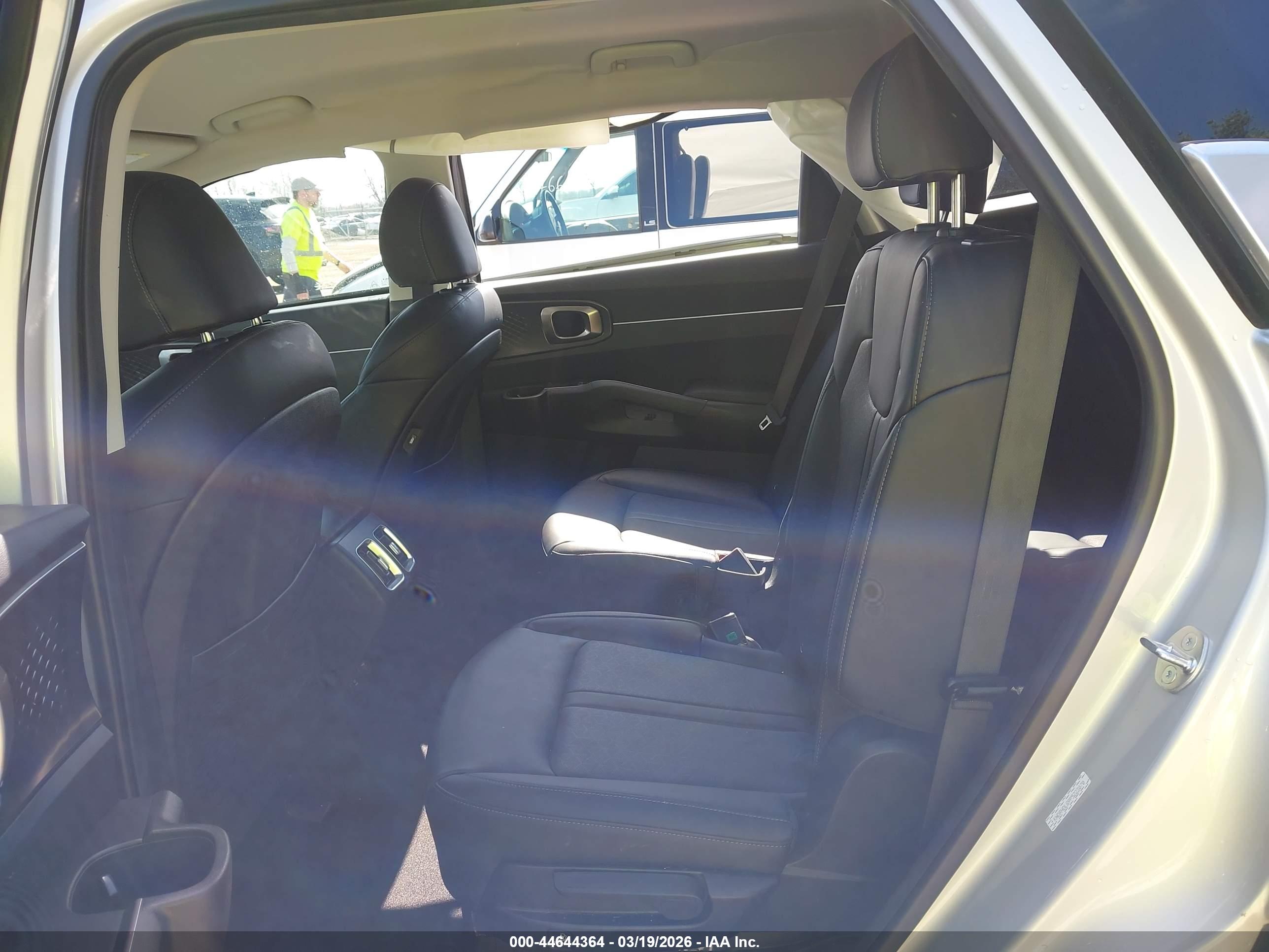 KIA SORENTO image 8