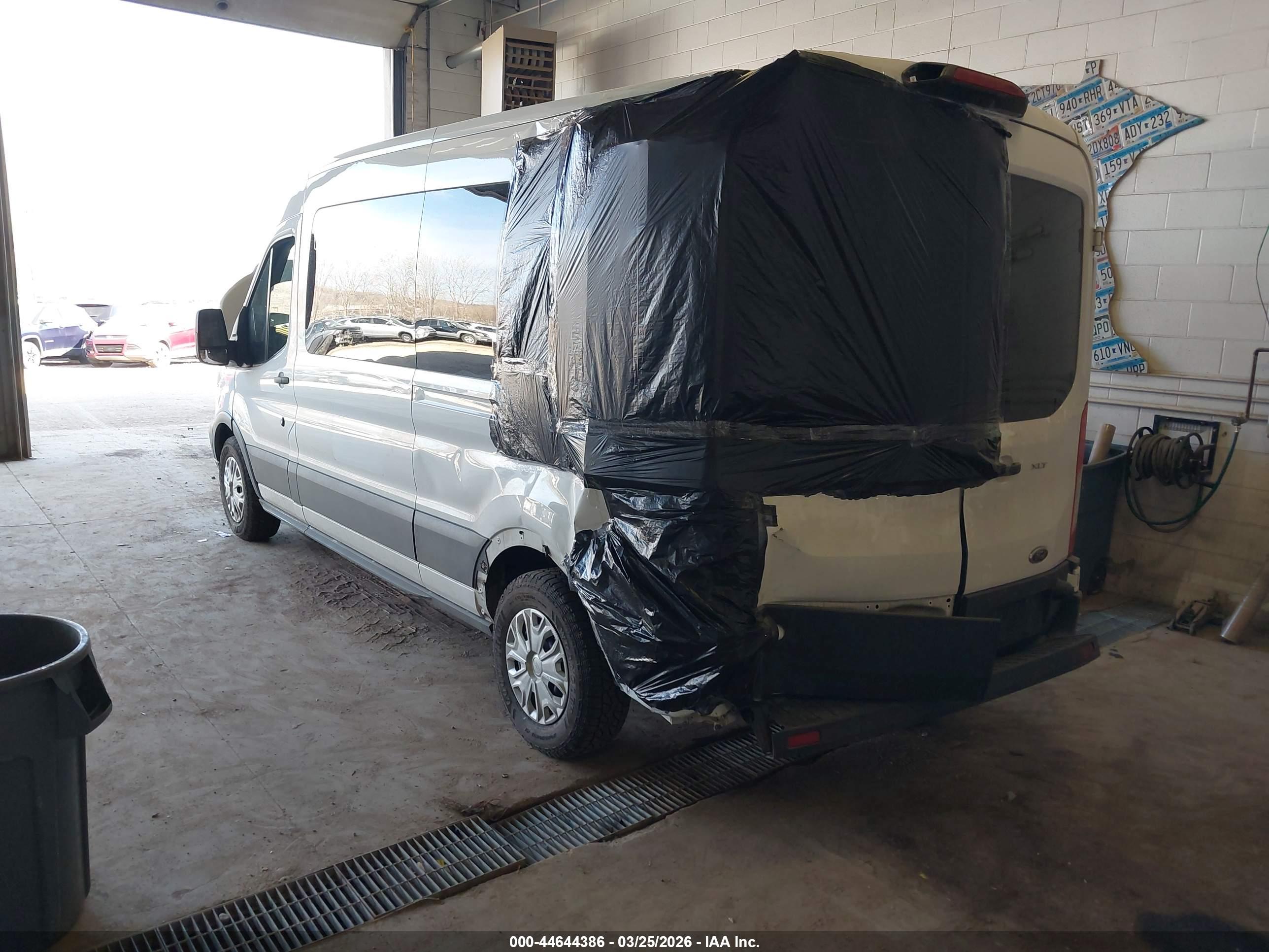 FORD TRANSIT-350 image 3