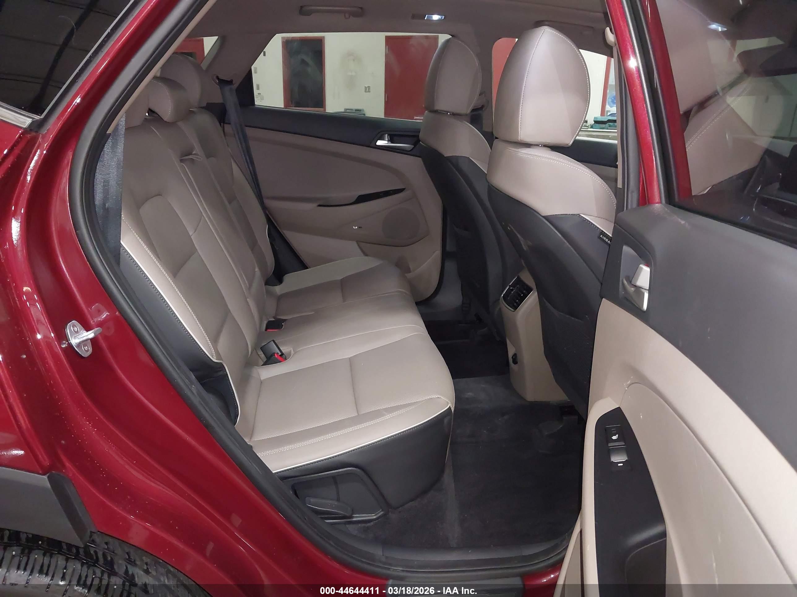 HYUNDAI TUCSON image 8