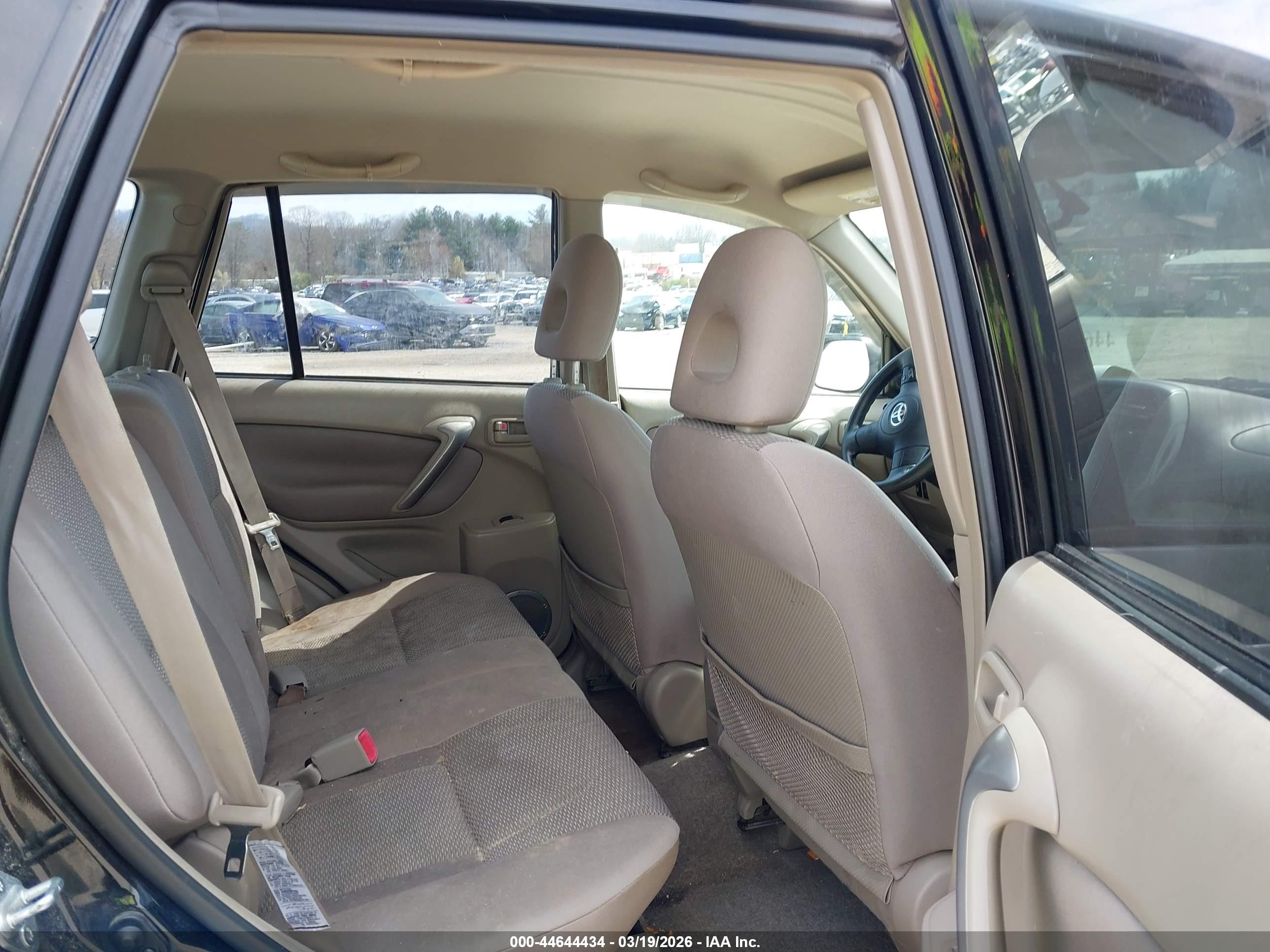 TOYOTA RAV4 image 8