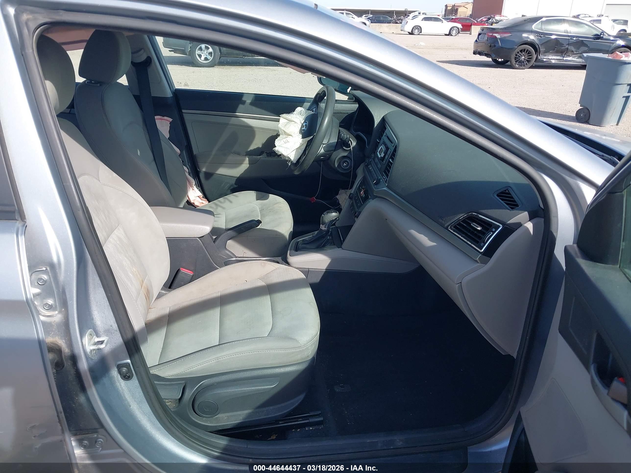 HYUNDAI ELANTRA image 5