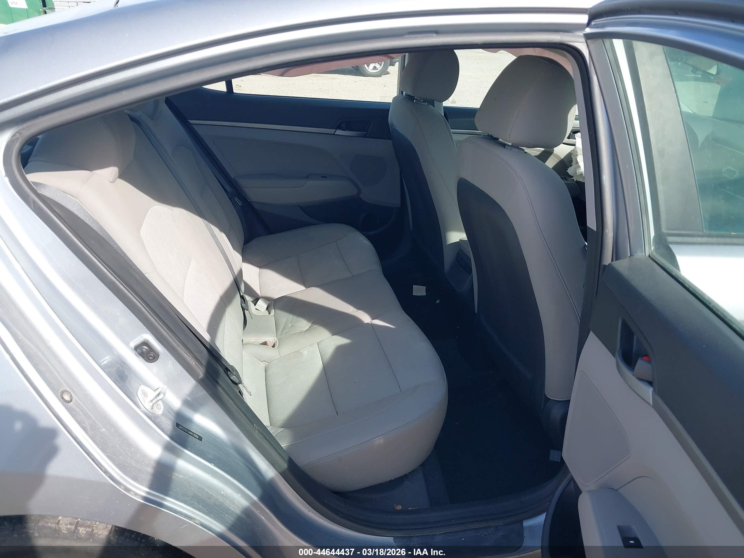 HYUNDAI ELANTRA image 8