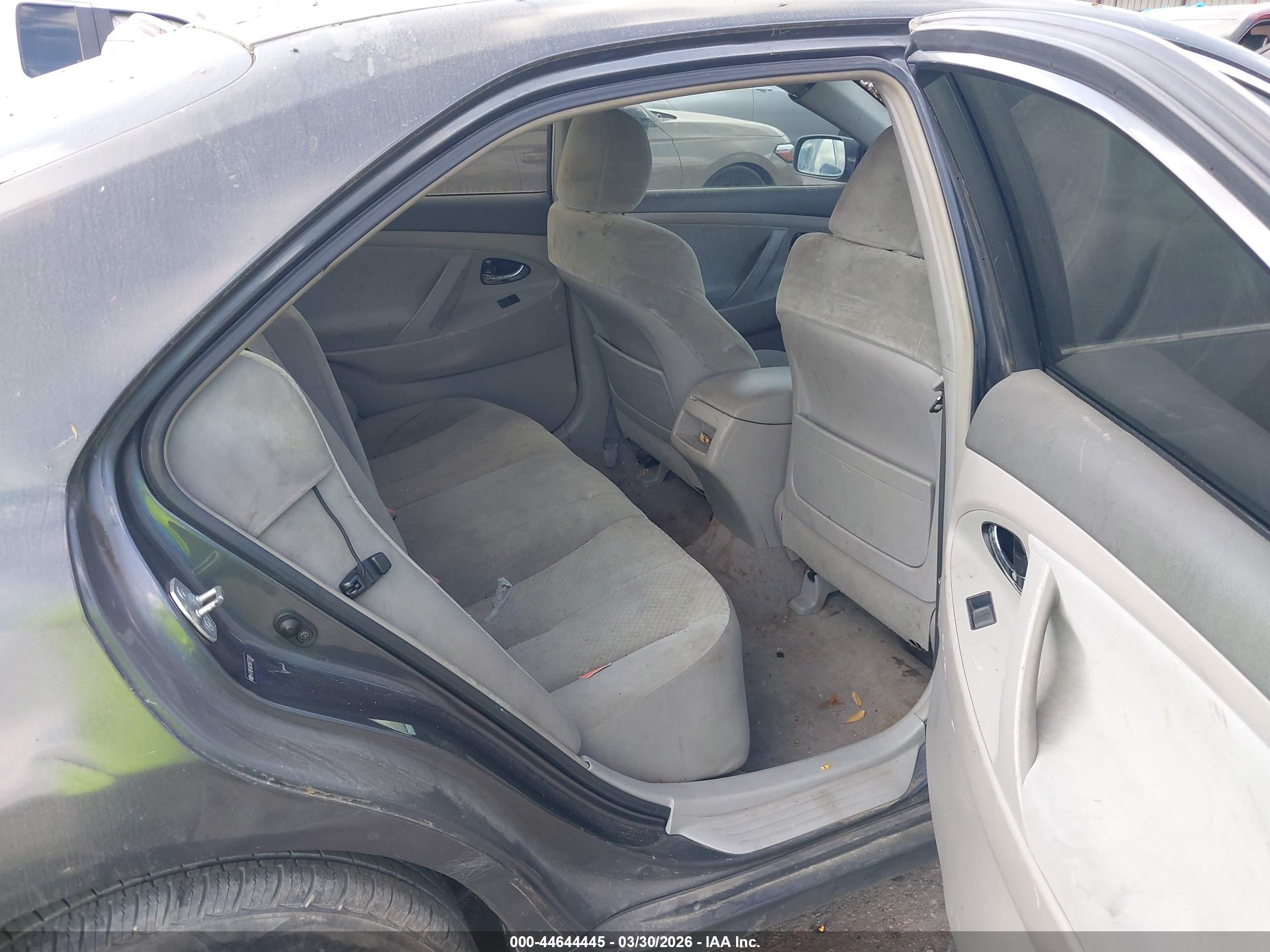 TOYOTA CAMRY image 8