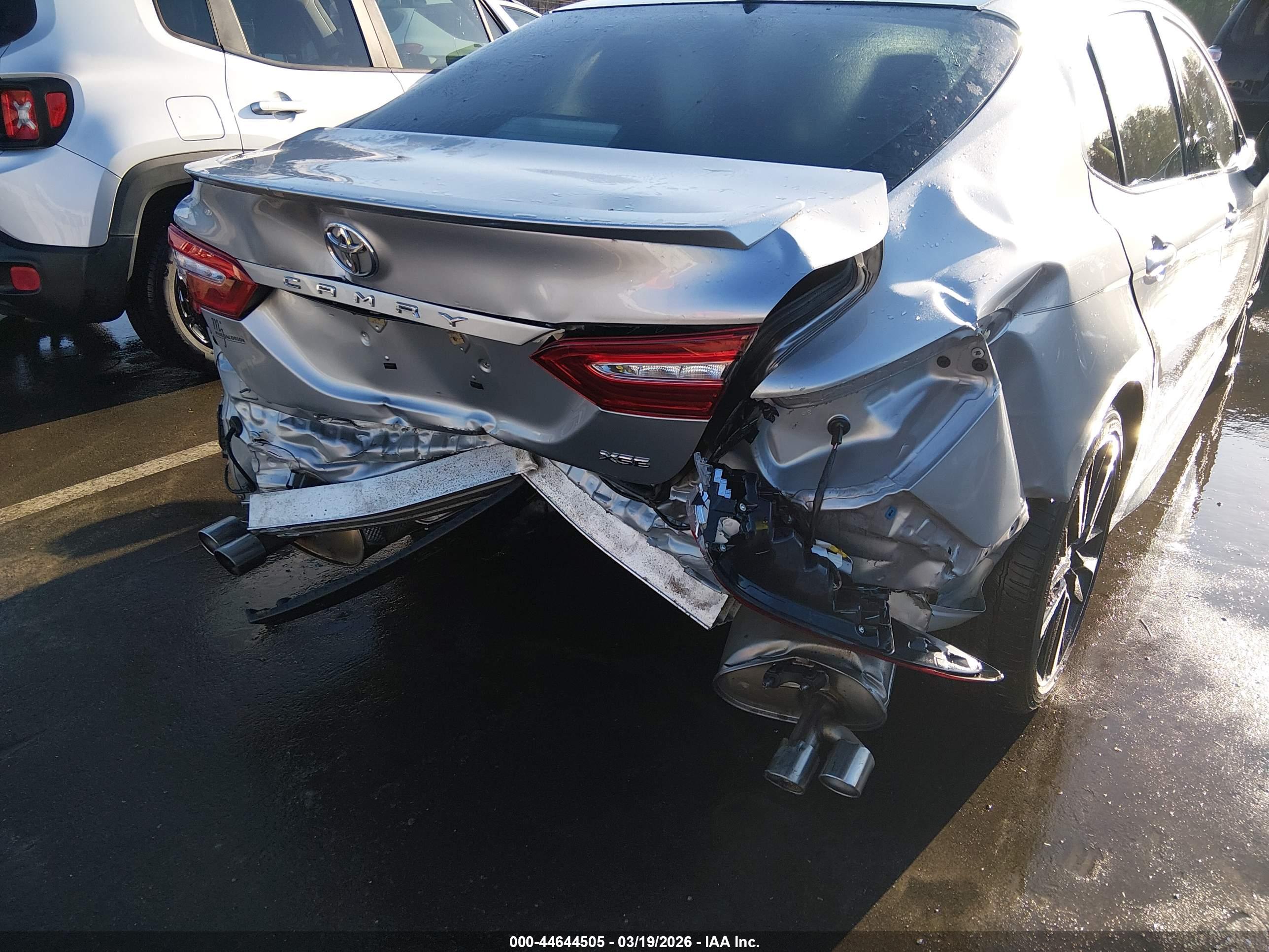 TOYOTA CAMRY image 6