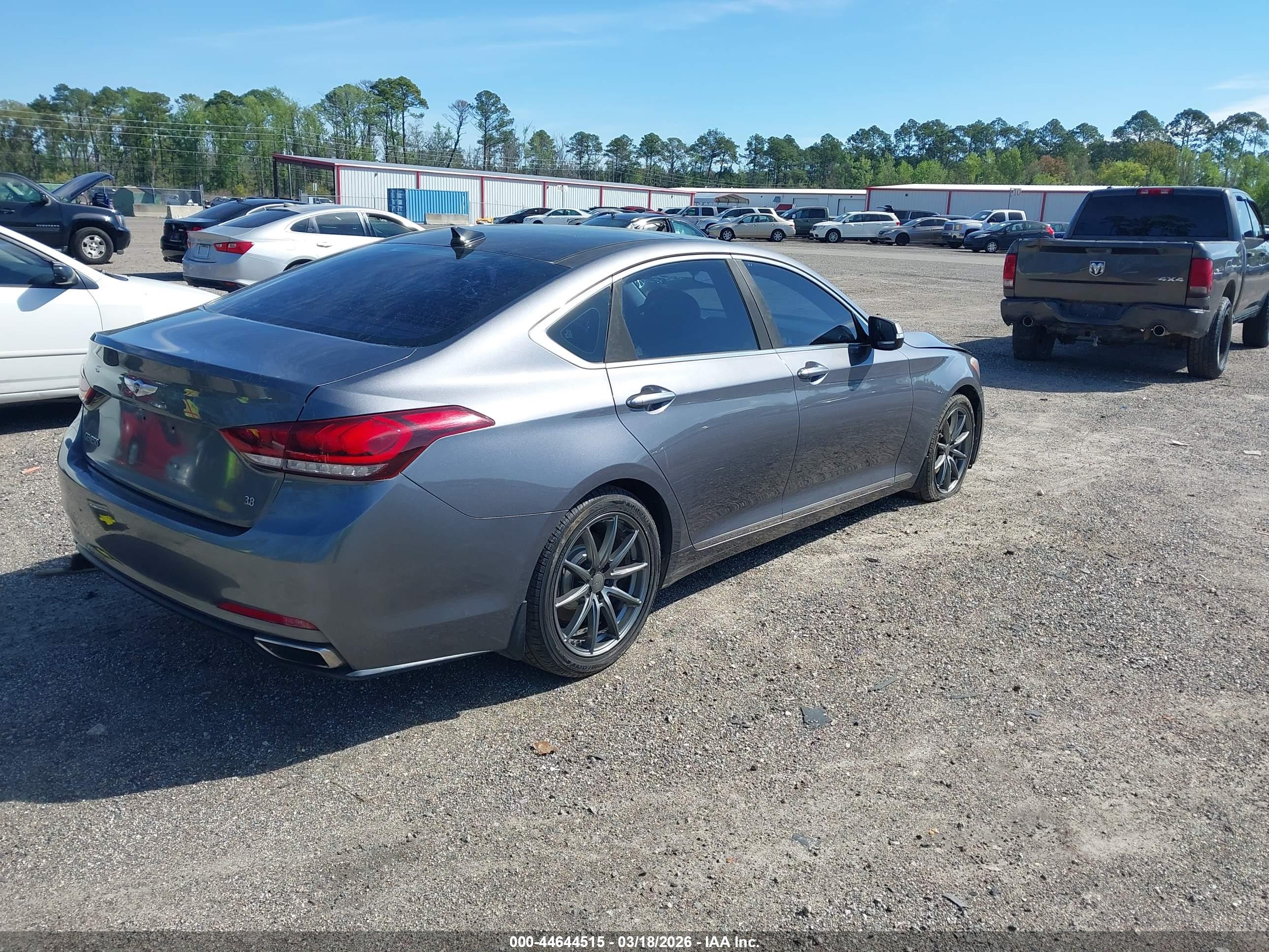 HYUNDAI GENESIS image 4