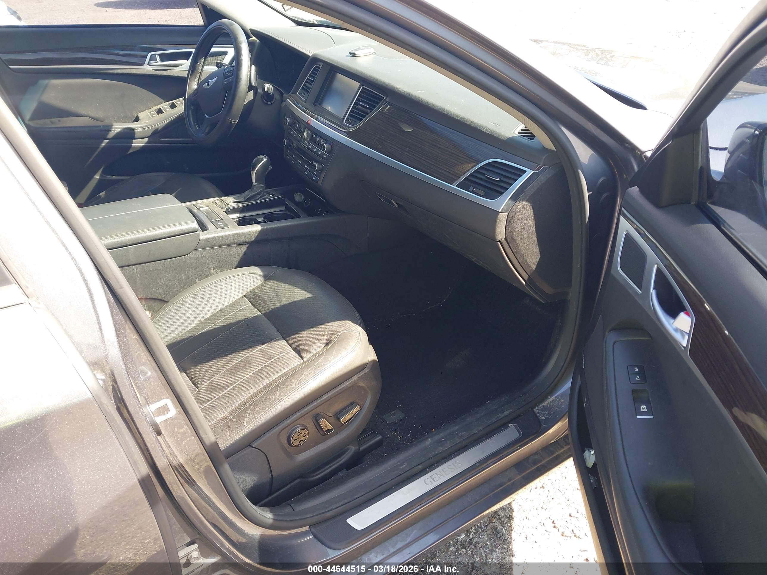 HYUNDAI GENESIS image 5