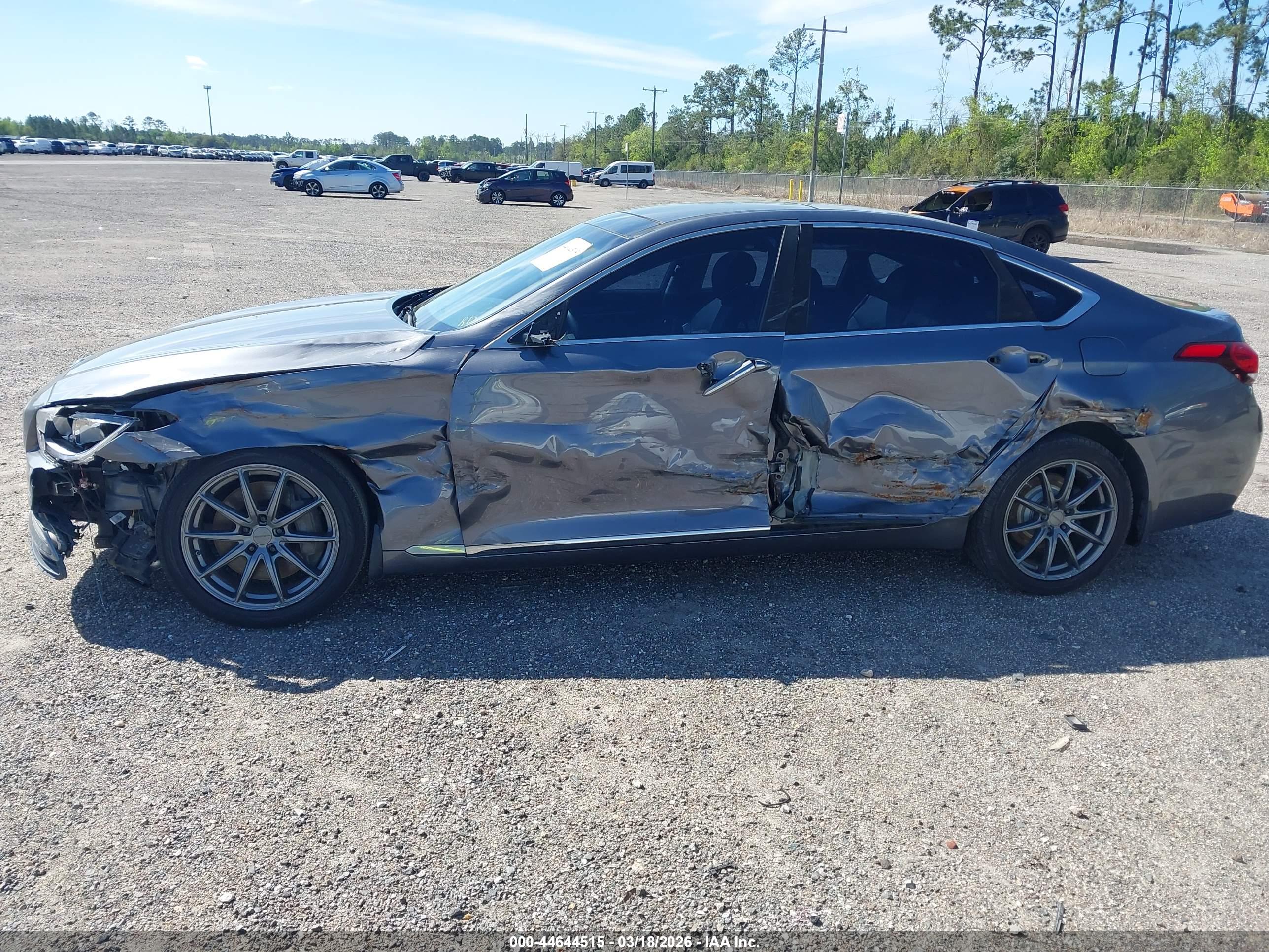HYUNDAI GENESIS image 6