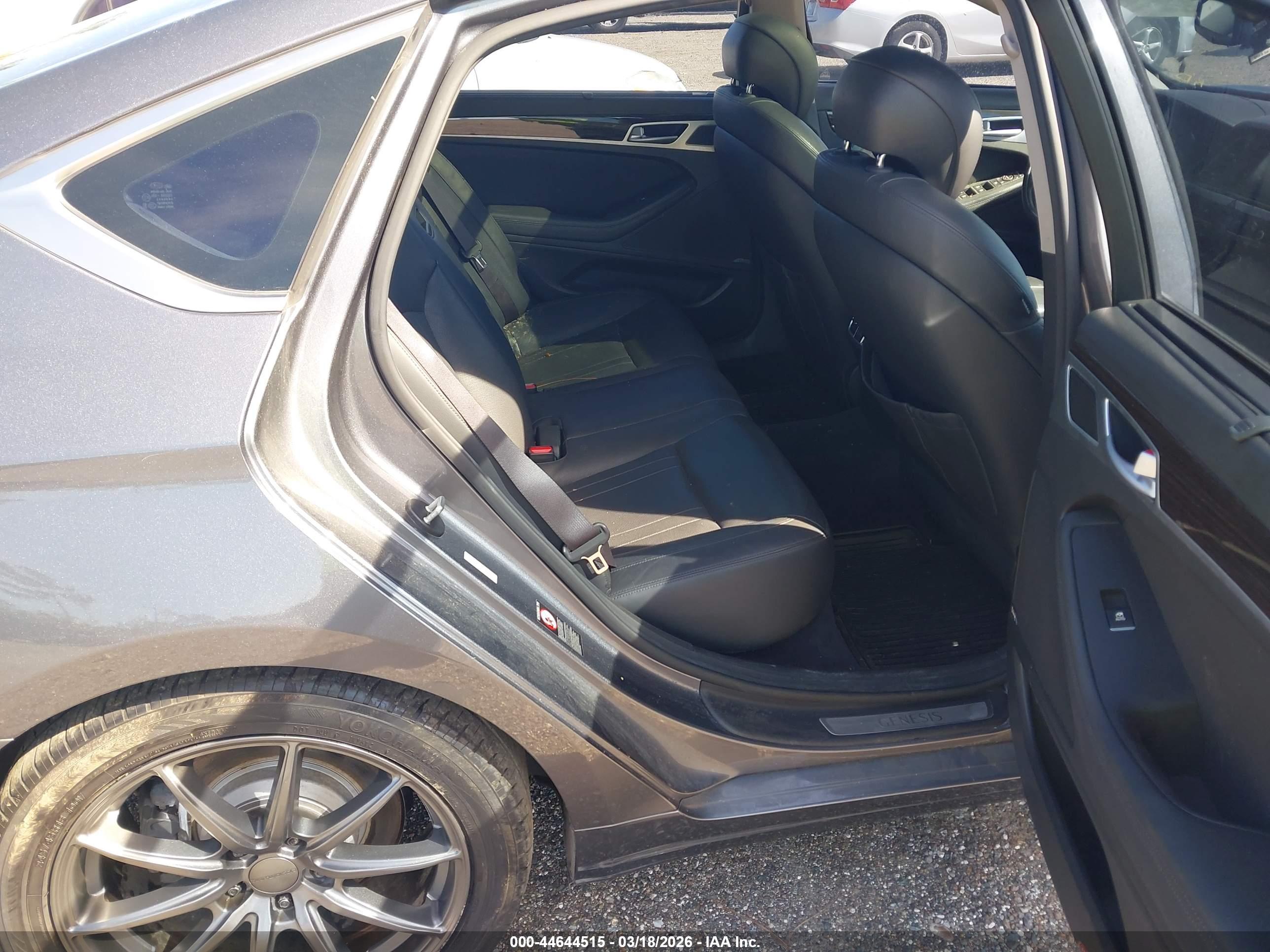 HYUNDAI GENESIS image 8