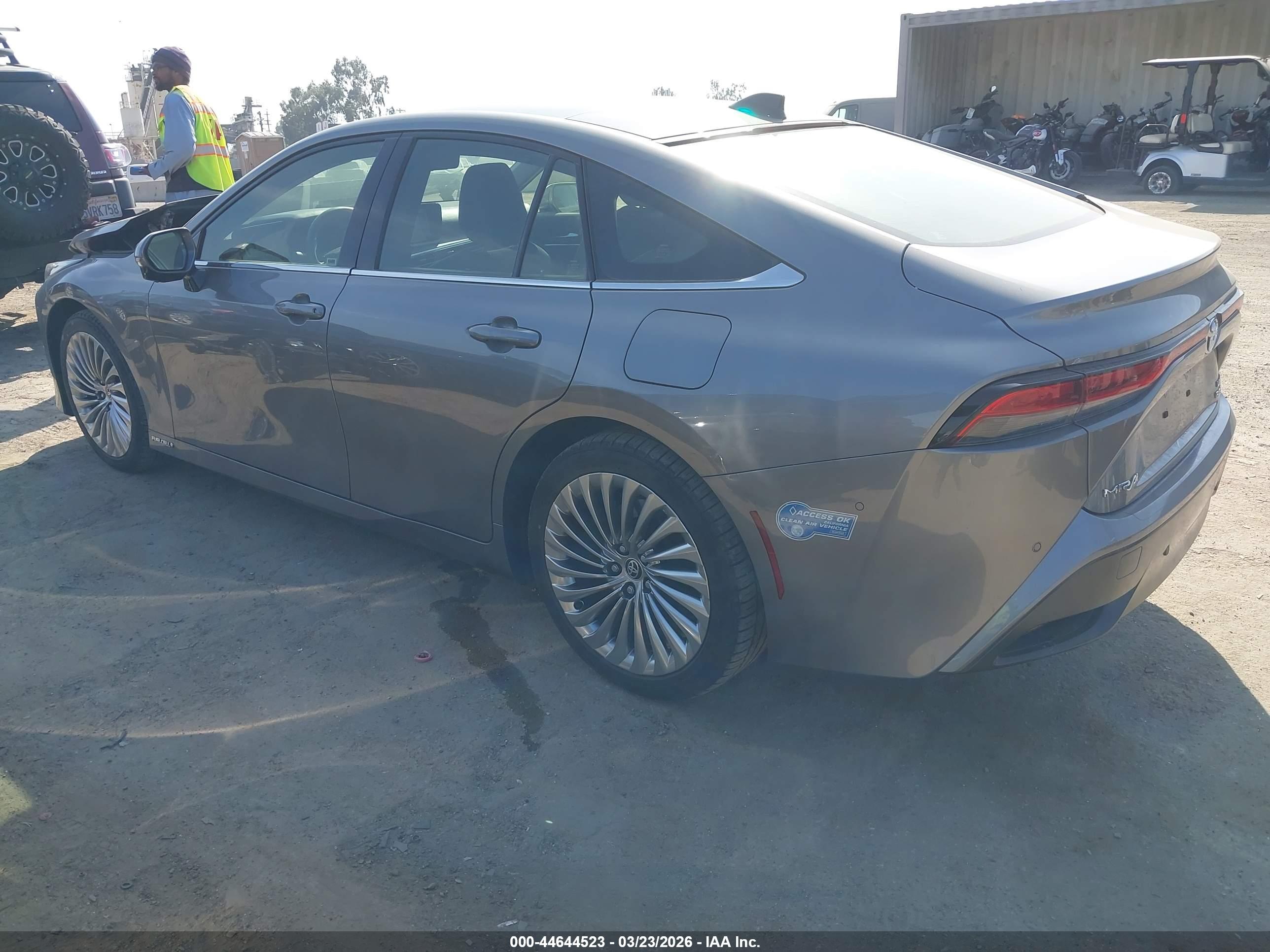 TOYOTA MIRAI image 3