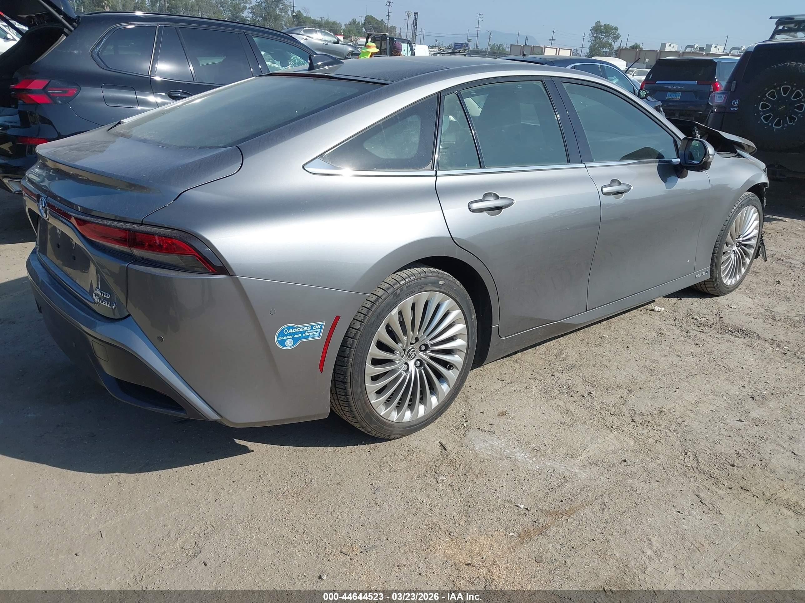 TOYOTA MIRAI image 4