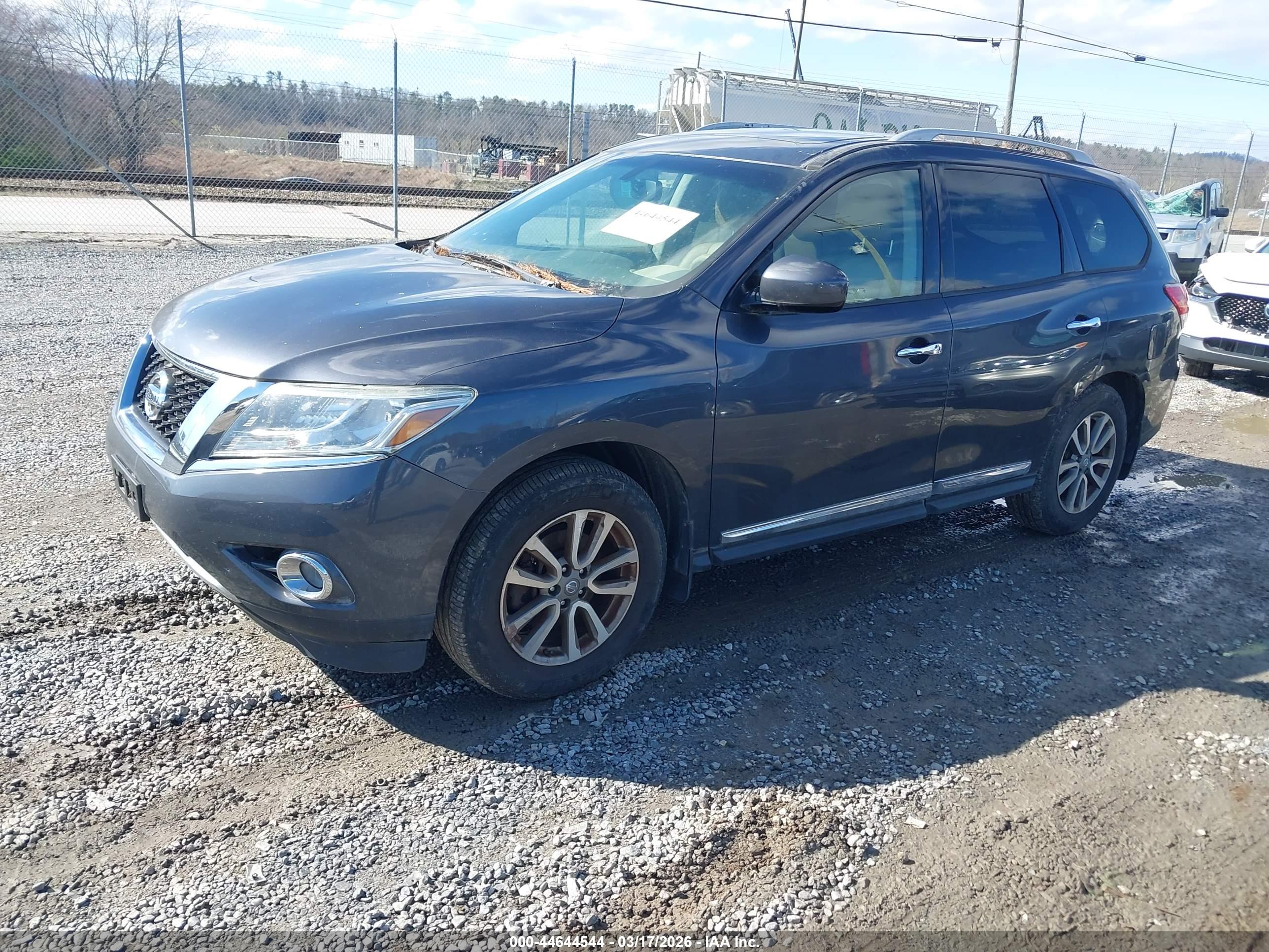 NISSAN PATHFINDER image 2