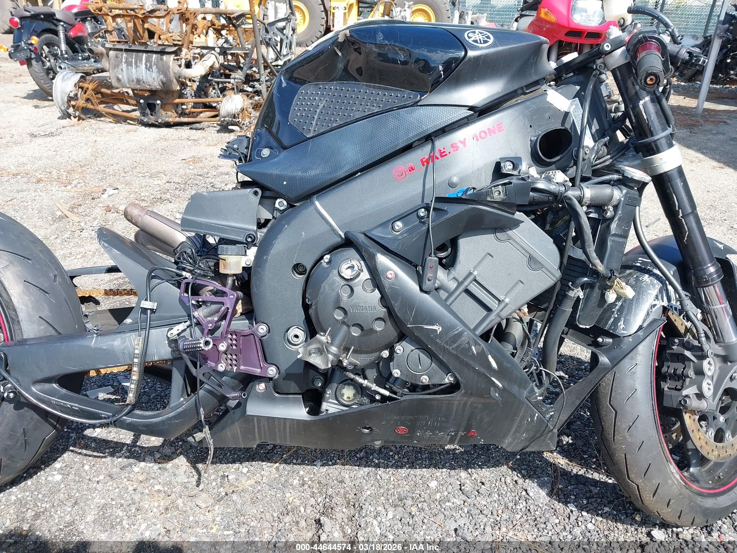 YAMAHA YZFR1 image 8