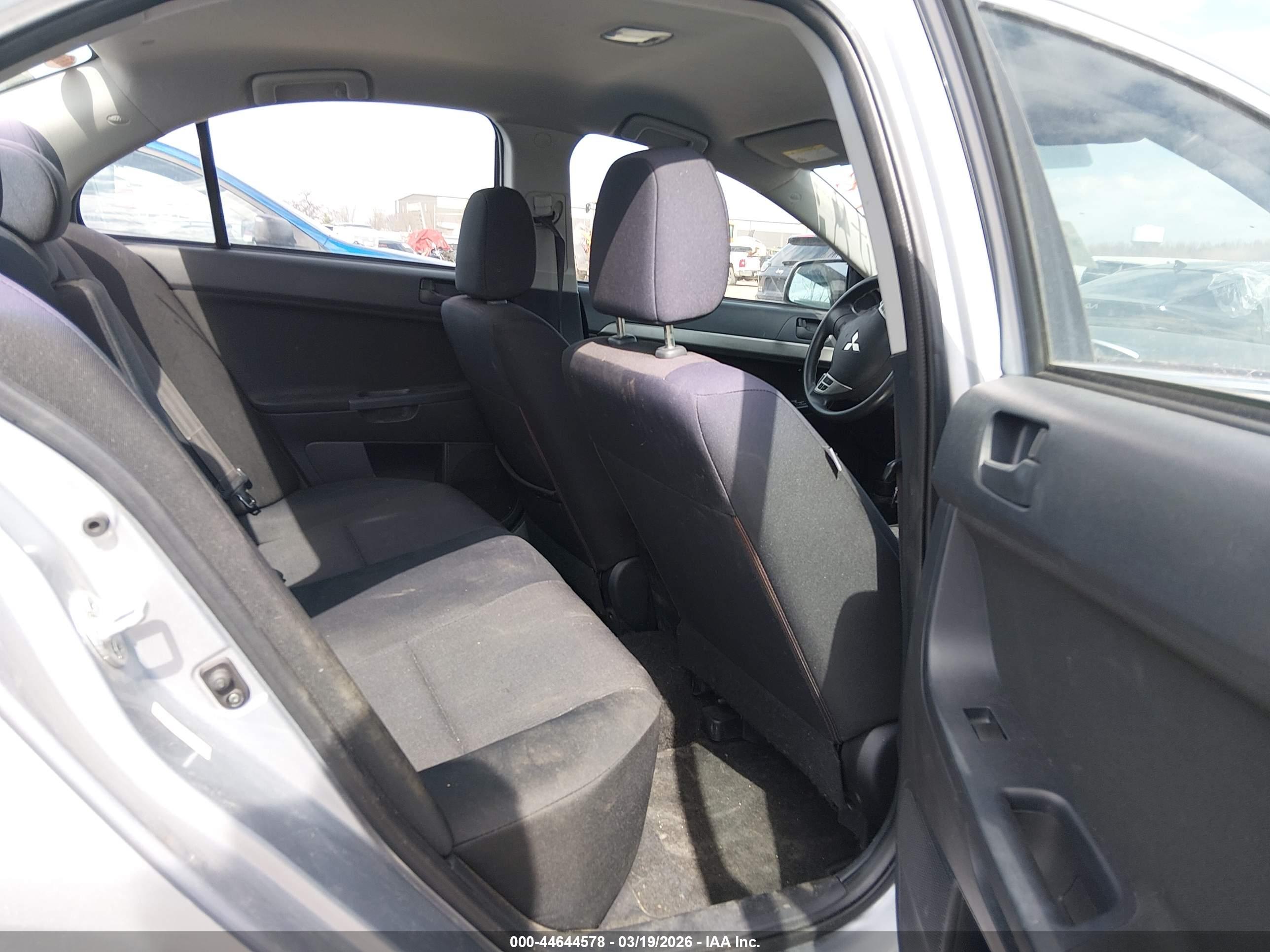 MITSUBISHI LANCER image 8
