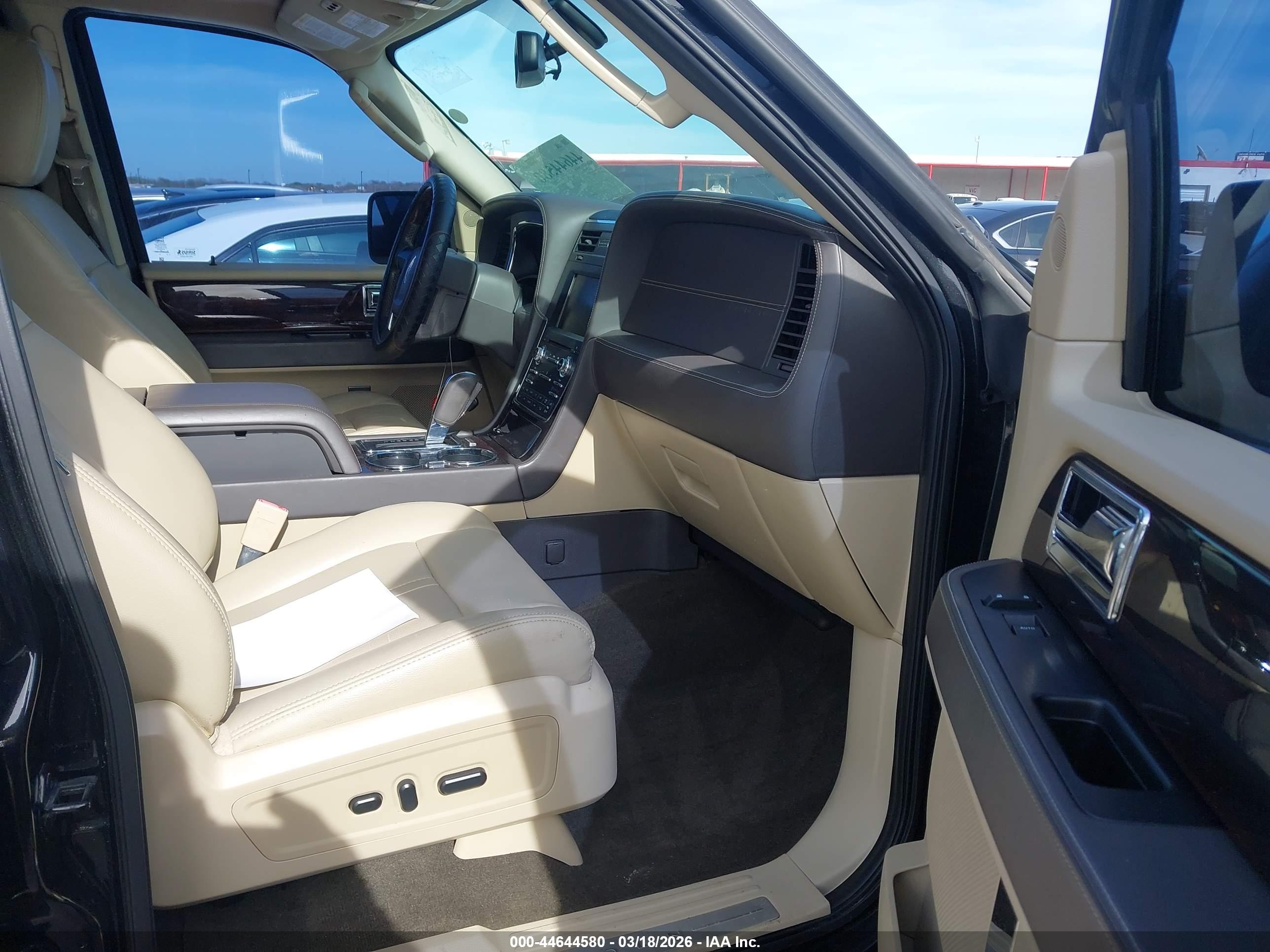 LINCOLN NAVIGATOR image 5