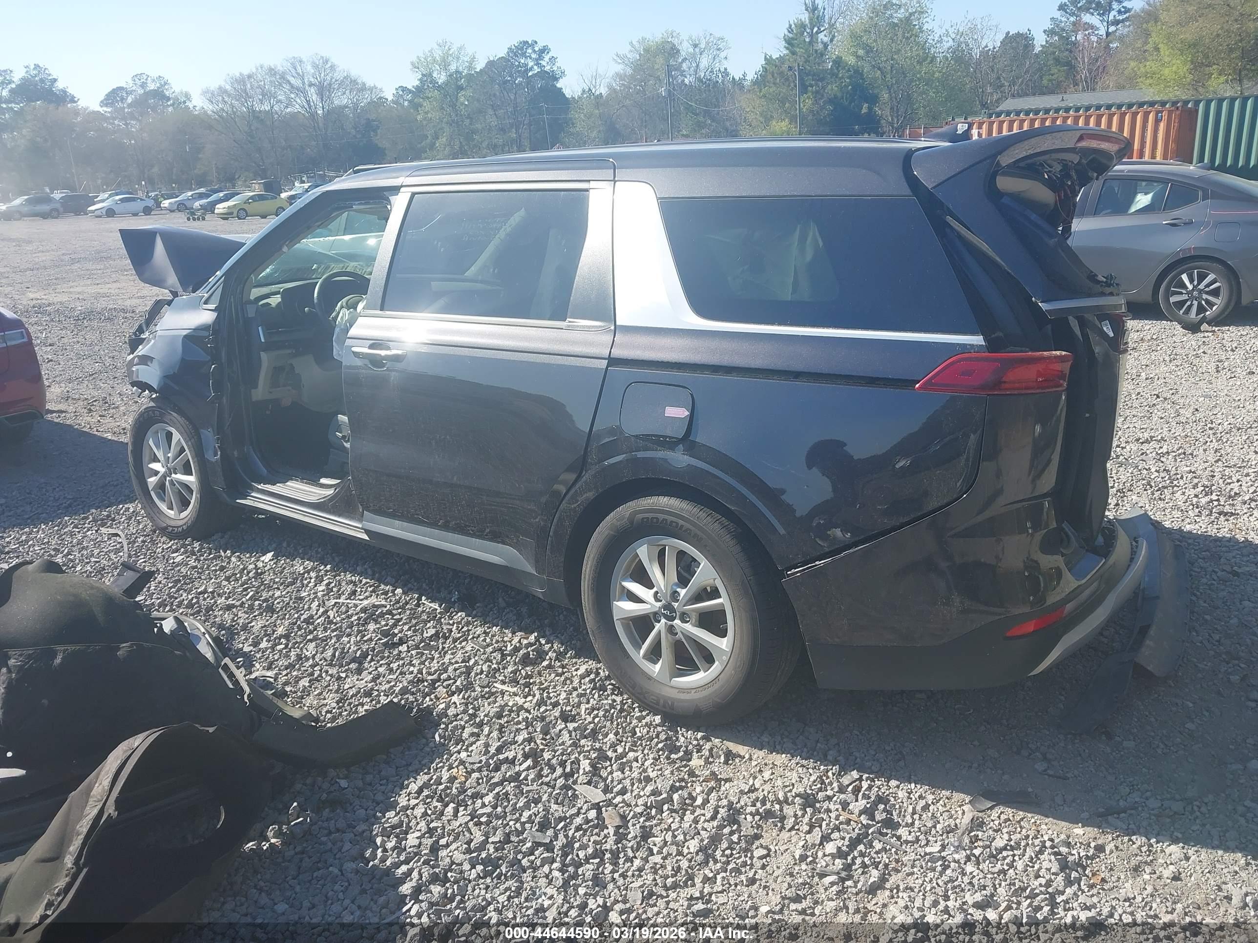 KIA CARNIVAL image 3