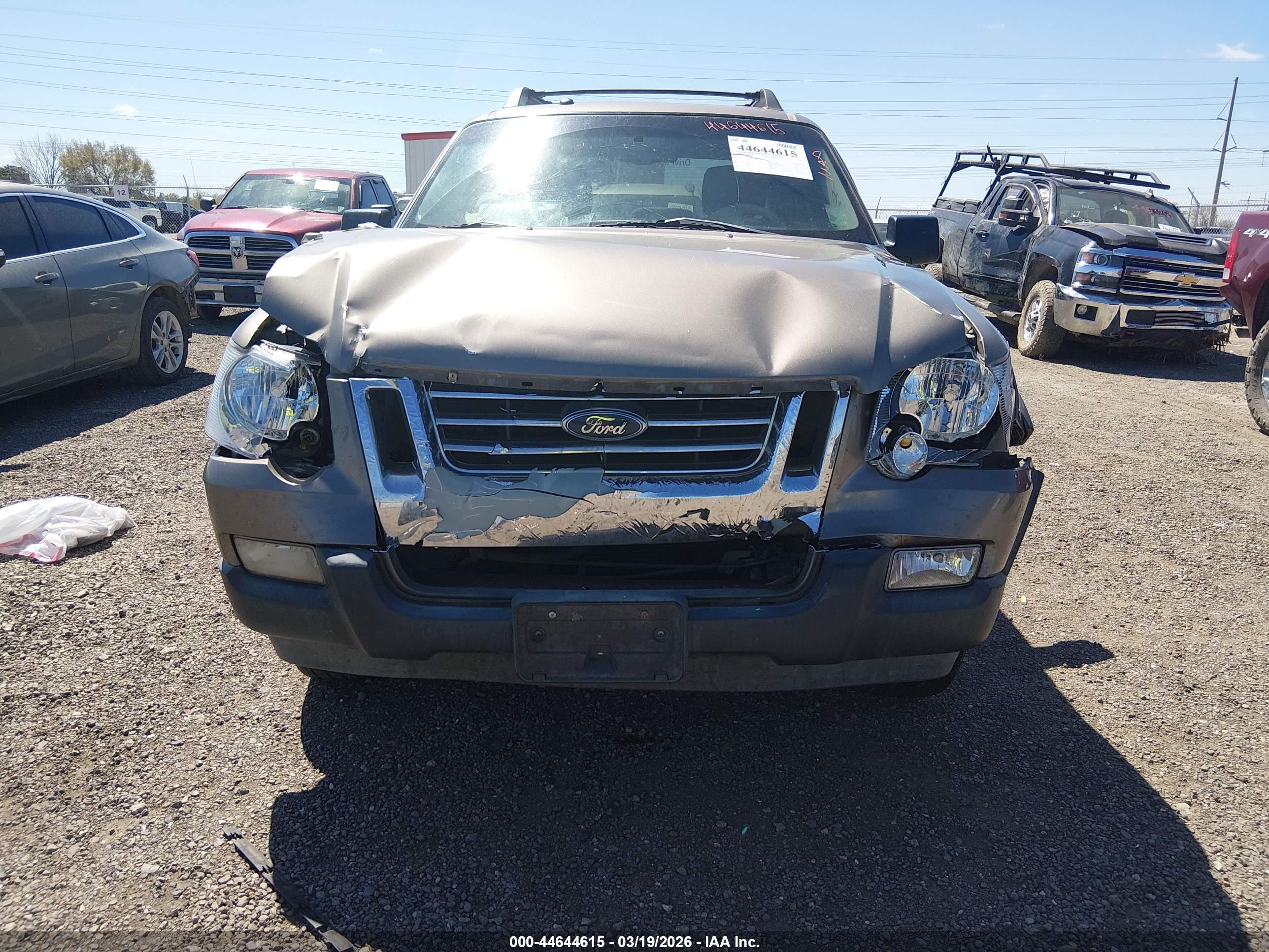 FORD EXPLORER image 6