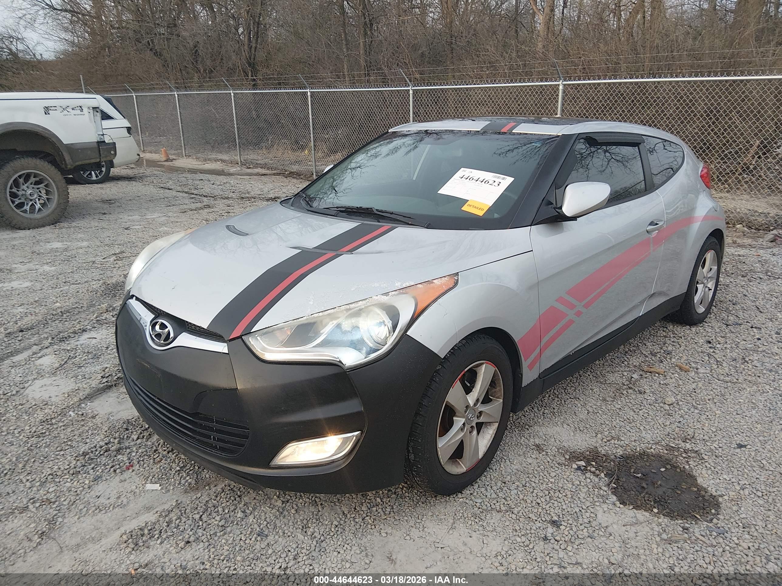 HYUNDAI VELOSTER image 2