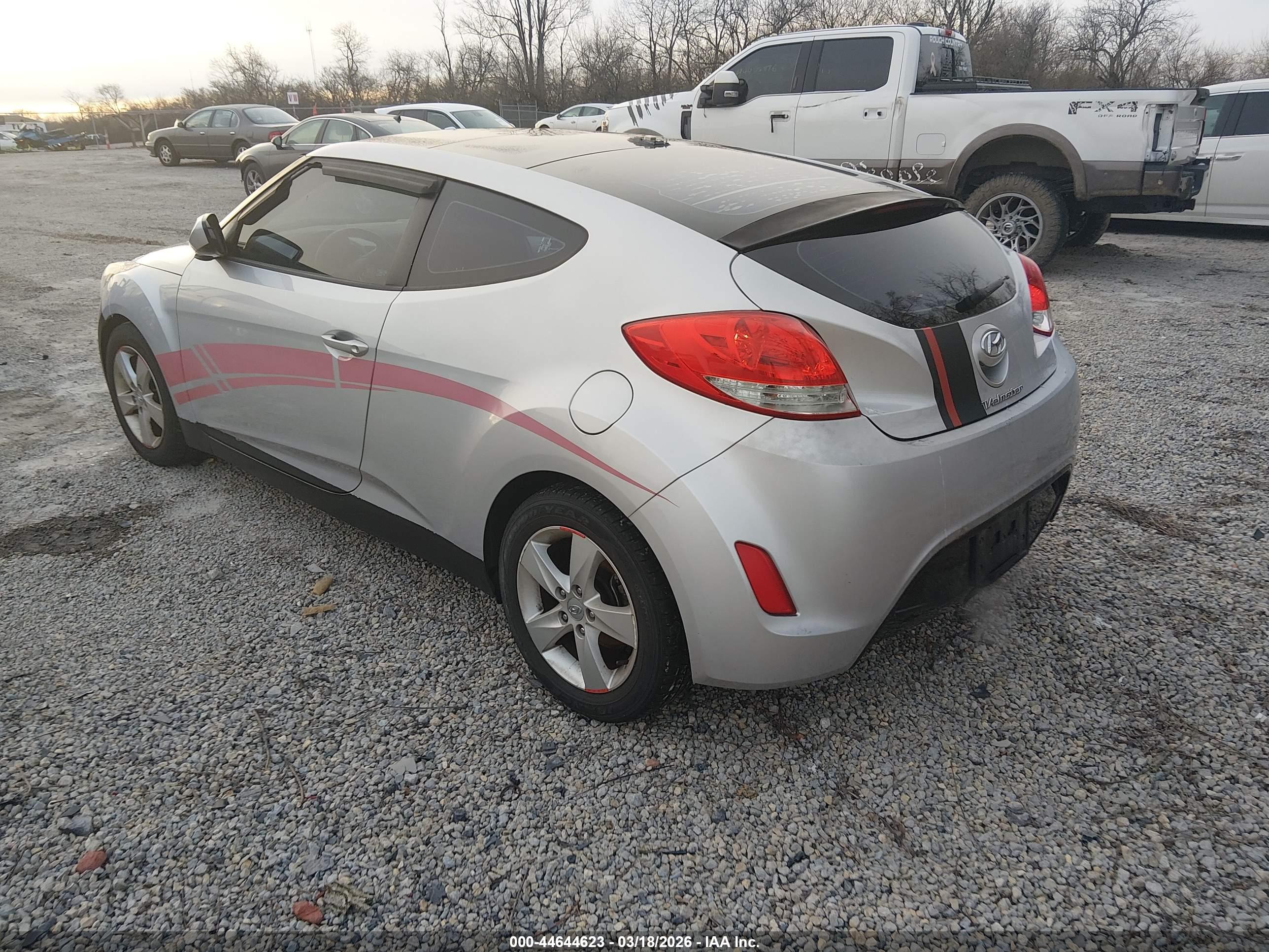HYUNDAI VELOSTER image 3