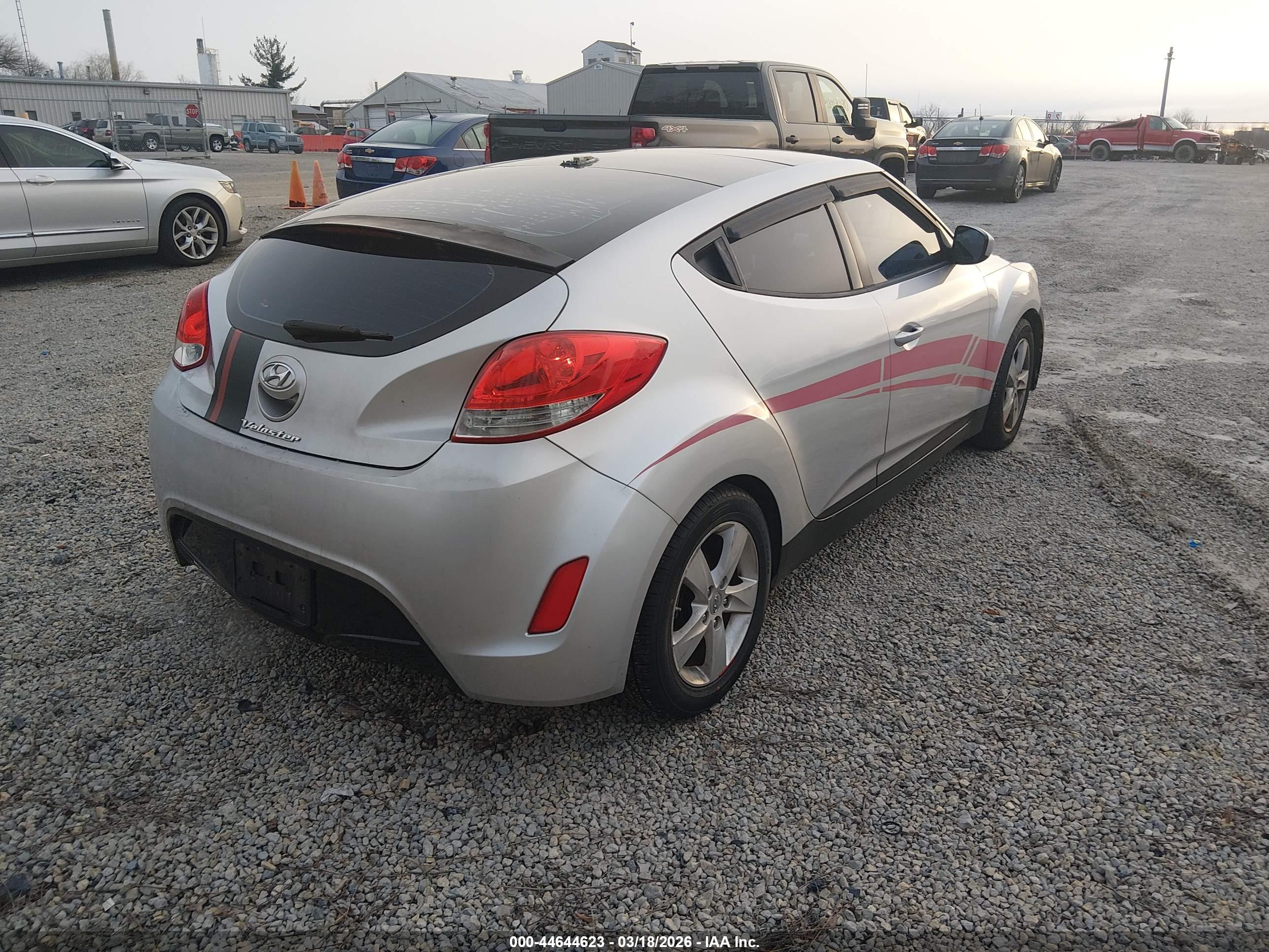 HYUNDAI VELOSTER image 4