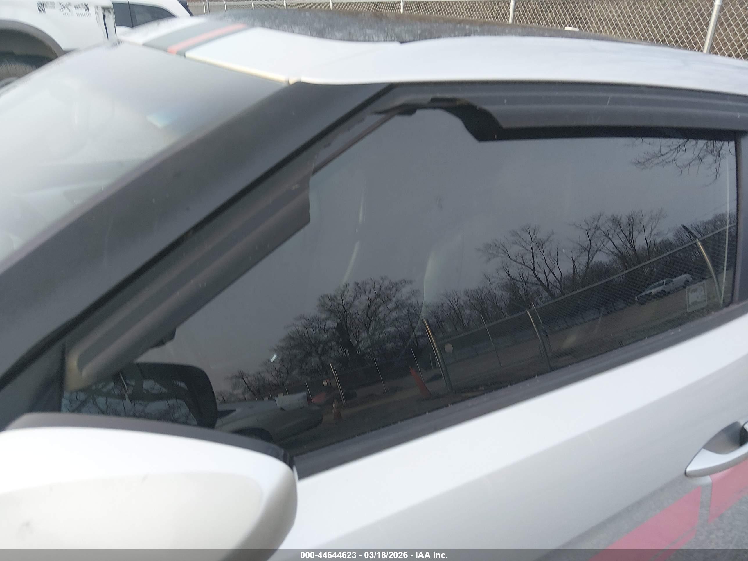 HYUNDAI VELOSTER image 6