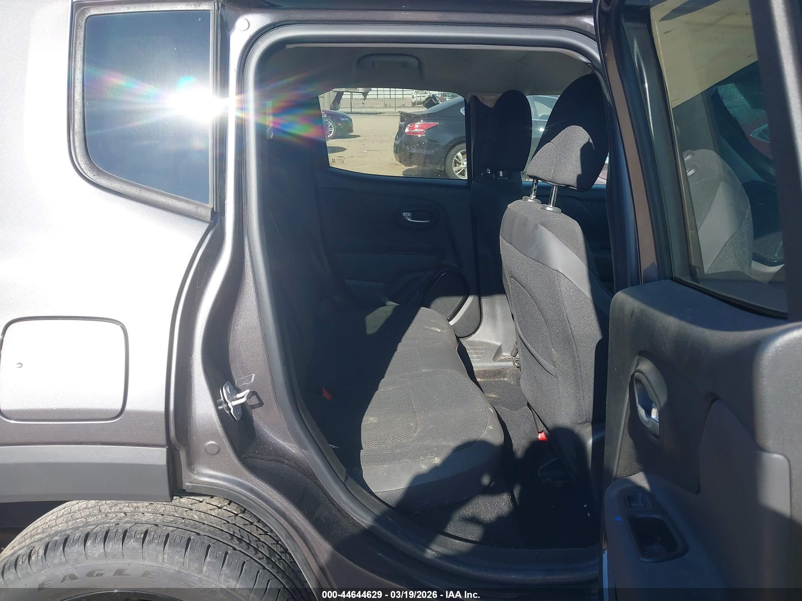 JEEP RENEGADE image 8