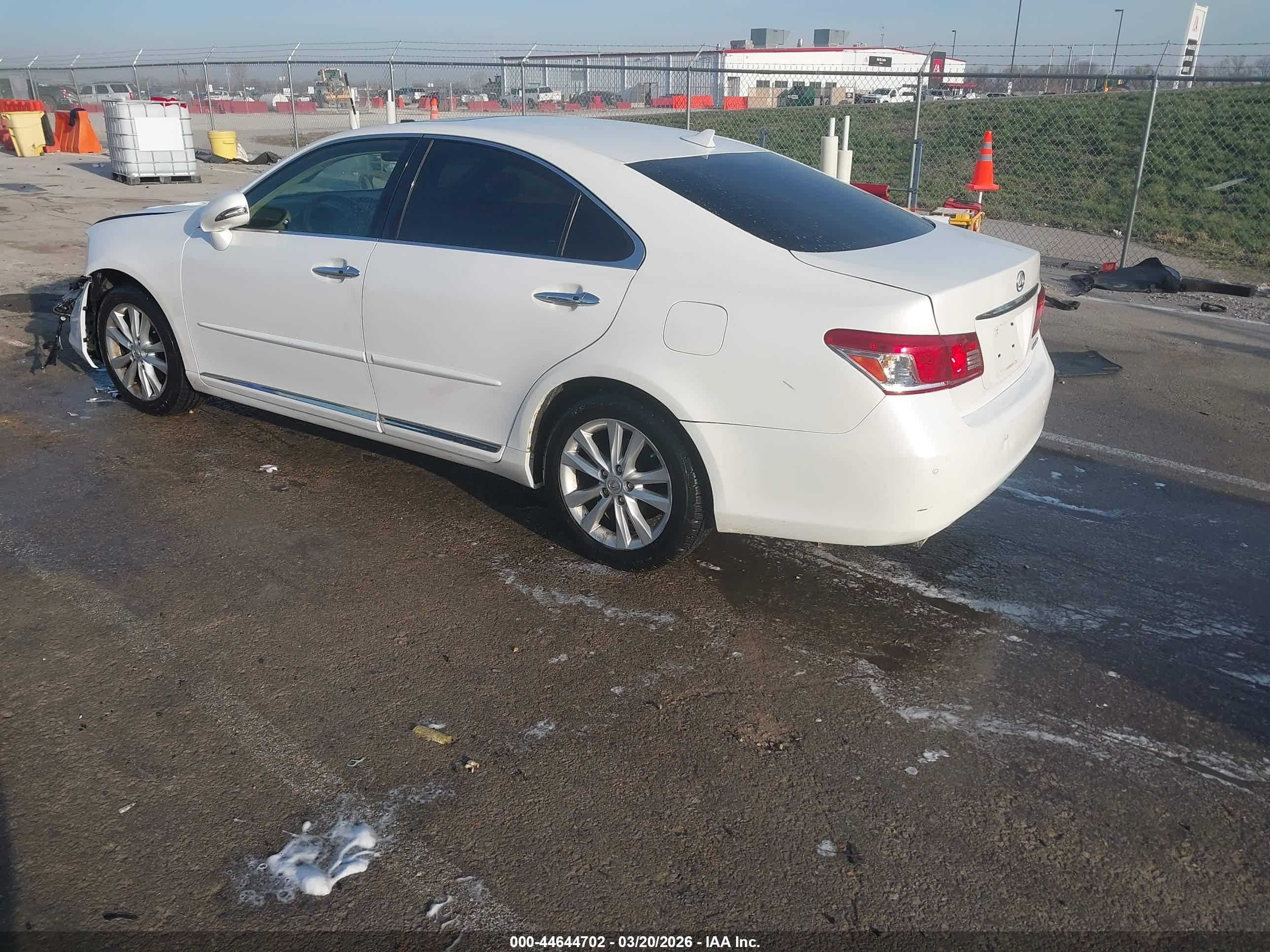 LEXUS ES image 3