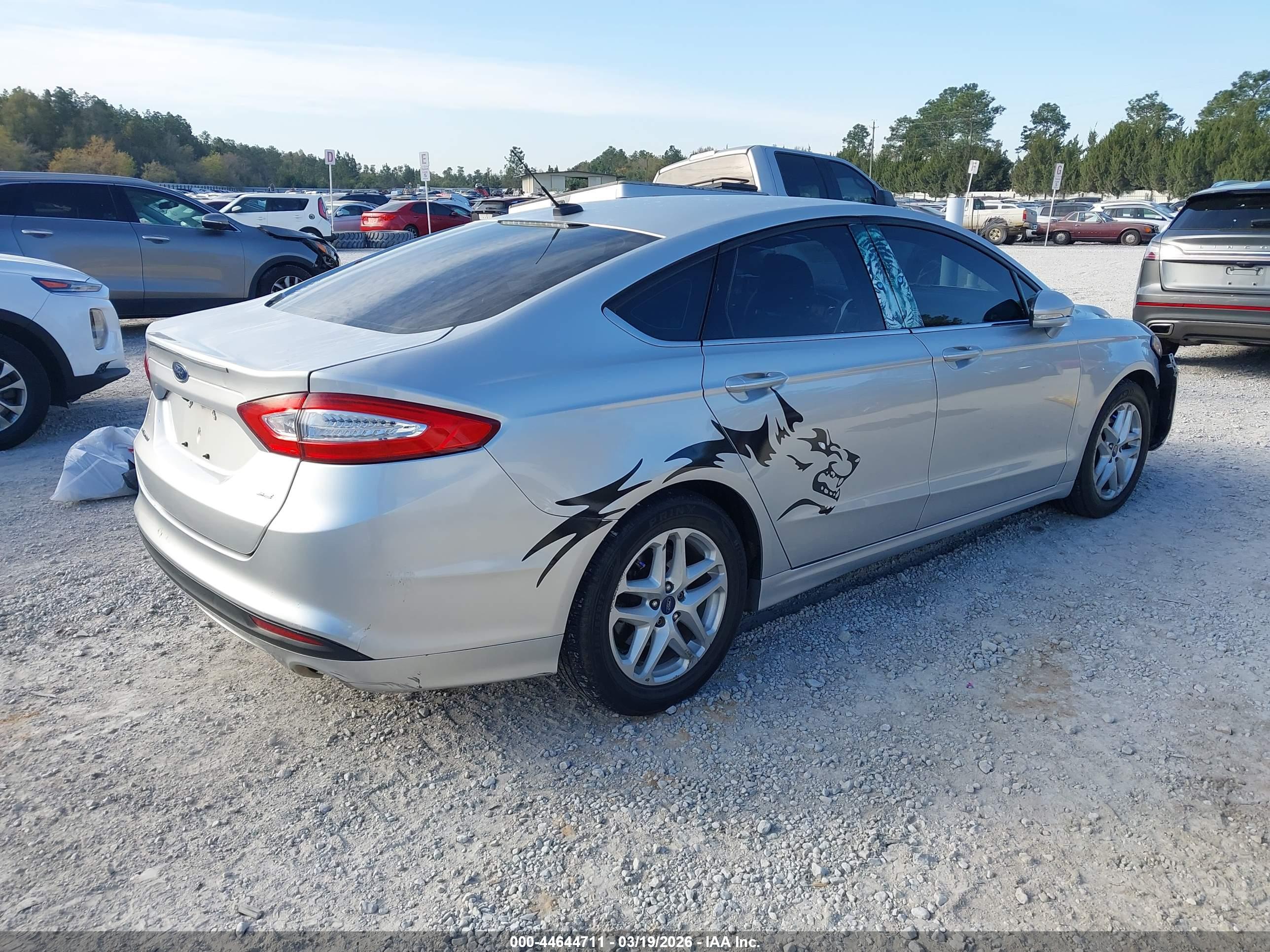 FORD FUSION image 4