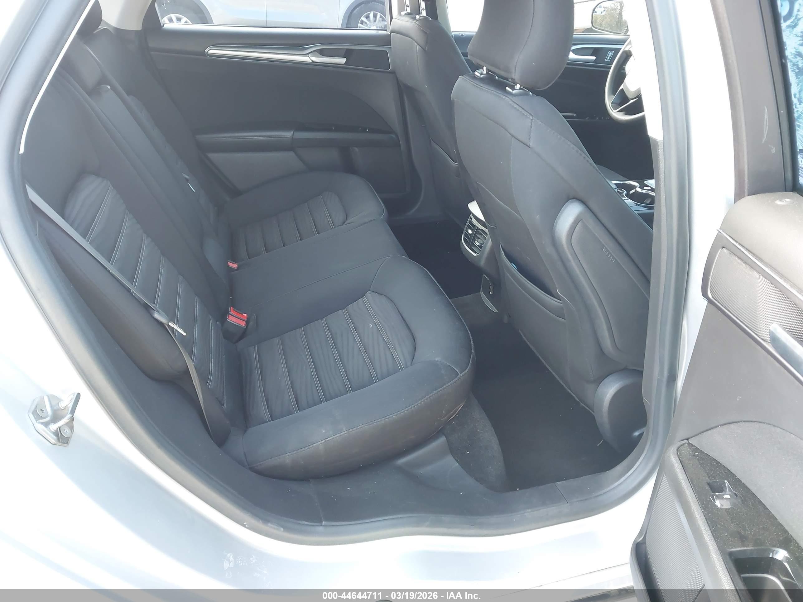 FORD FUSION image 8