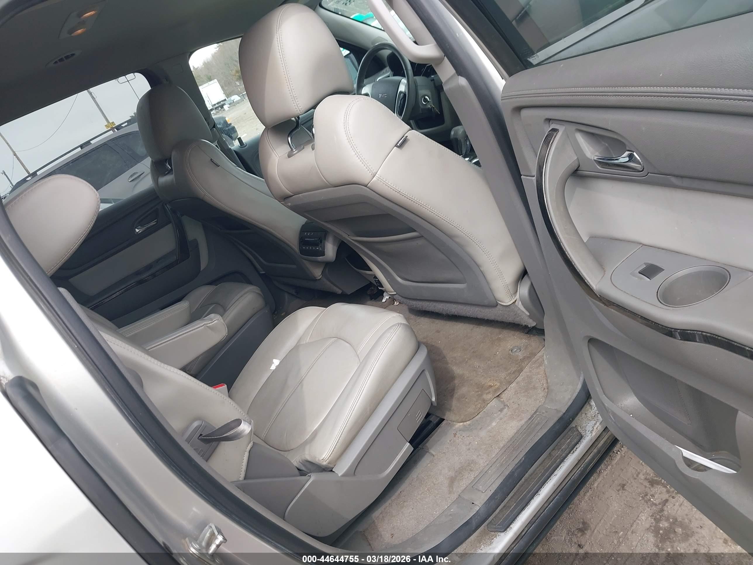 GMC ACADIA image 8