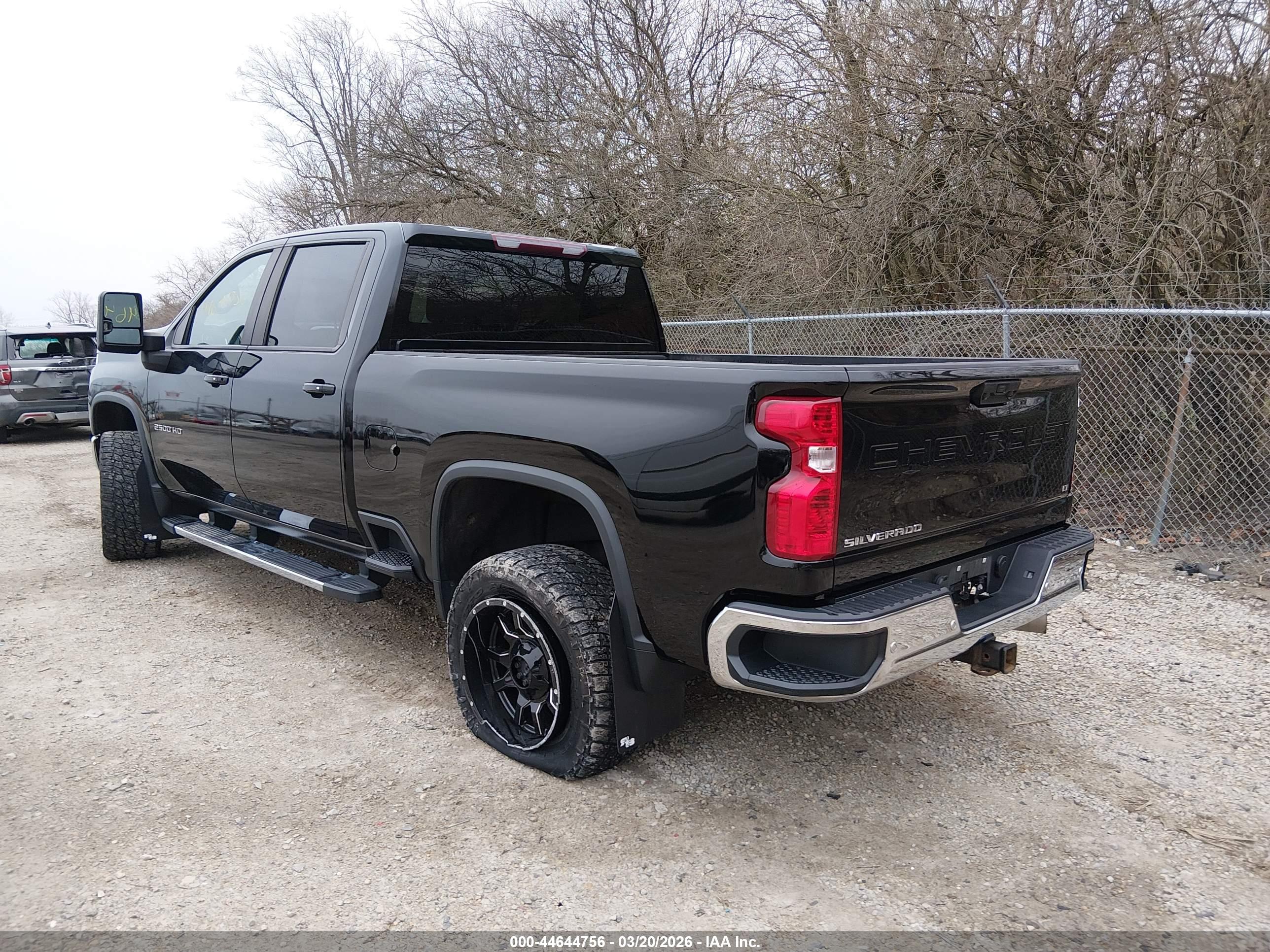 CHEVROLET SILVERADO image 3