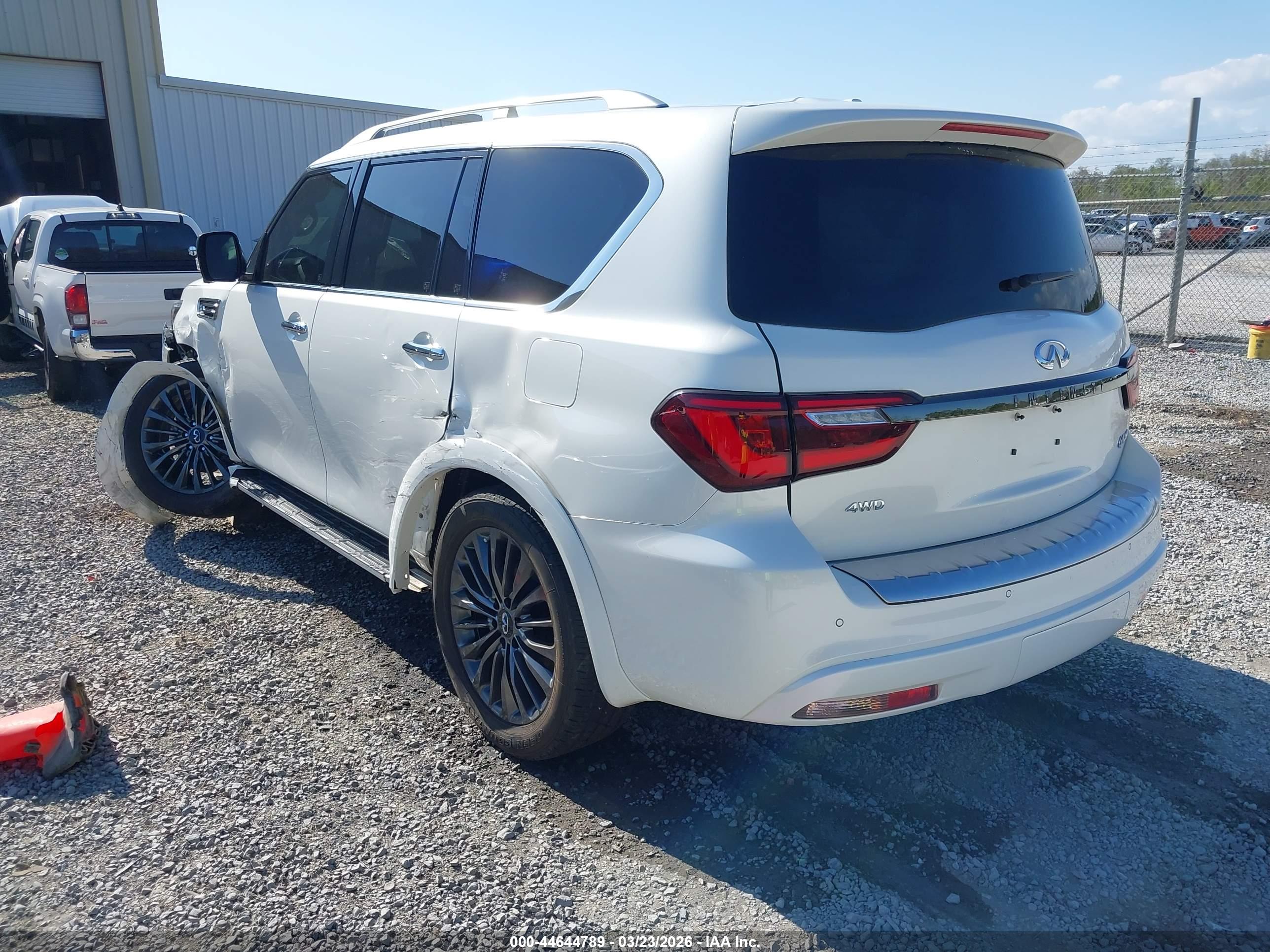INFINITI QX80 image 3
