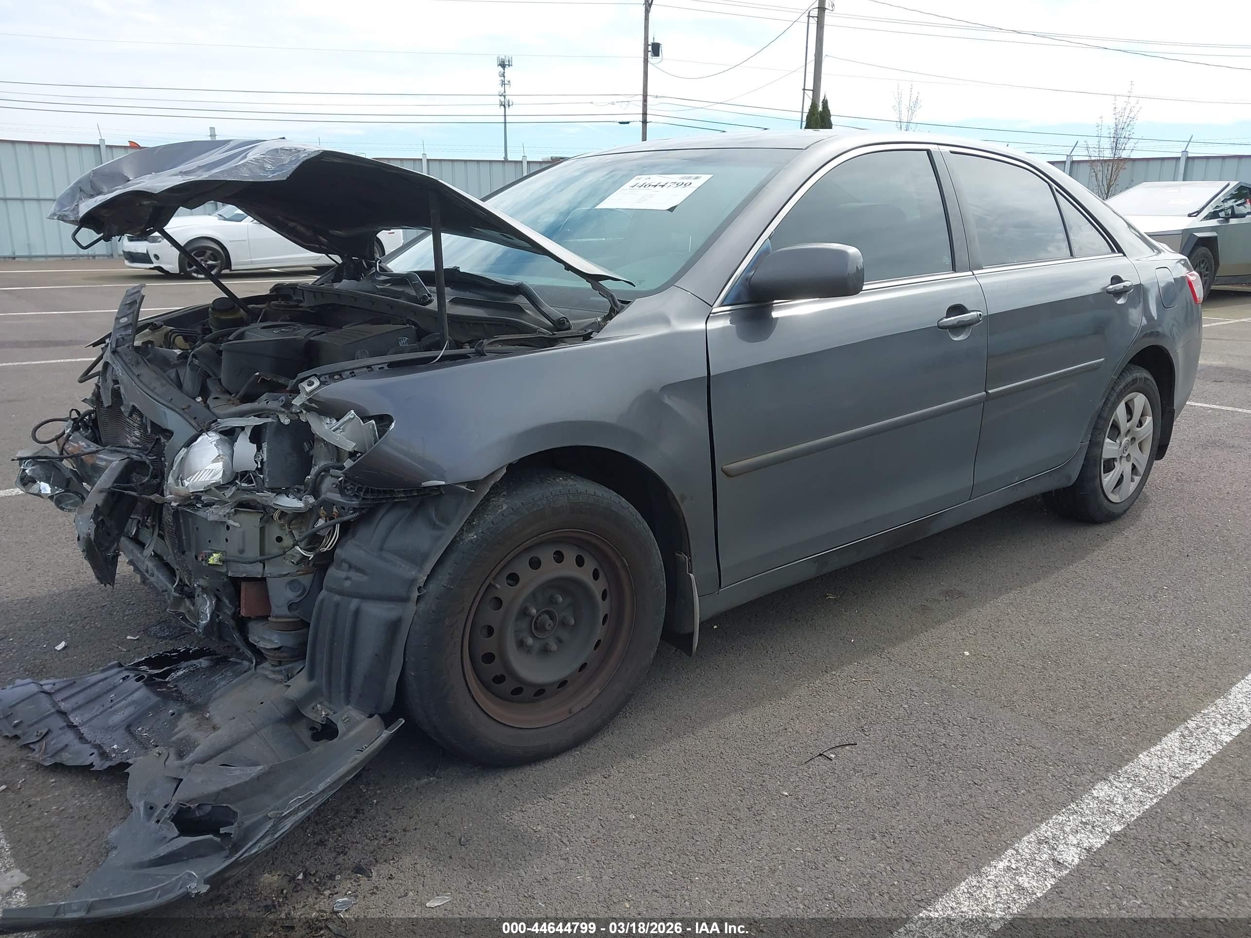 TOYOTA CAMRY image 2