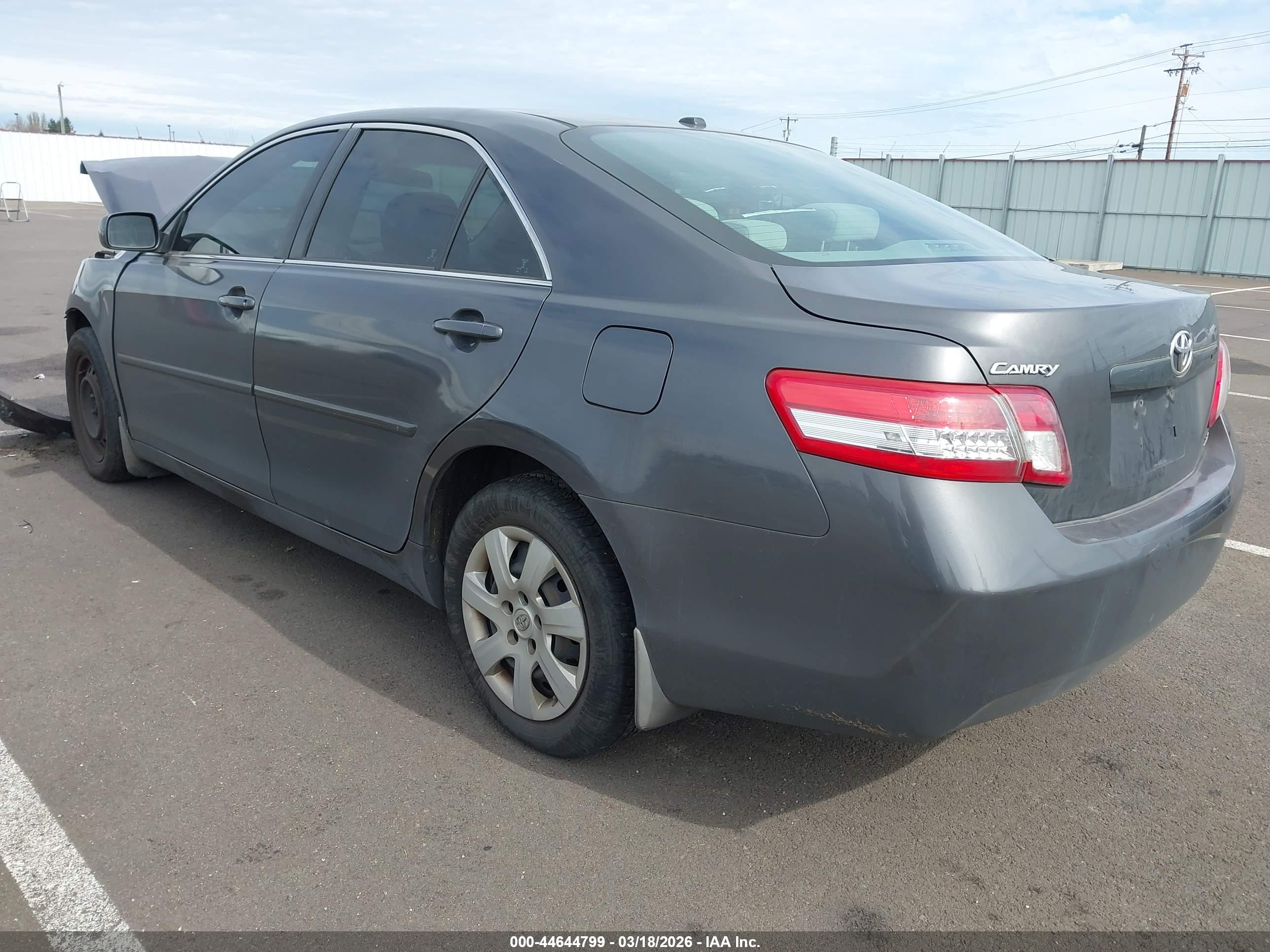 TOYOTA CAMRY image 3