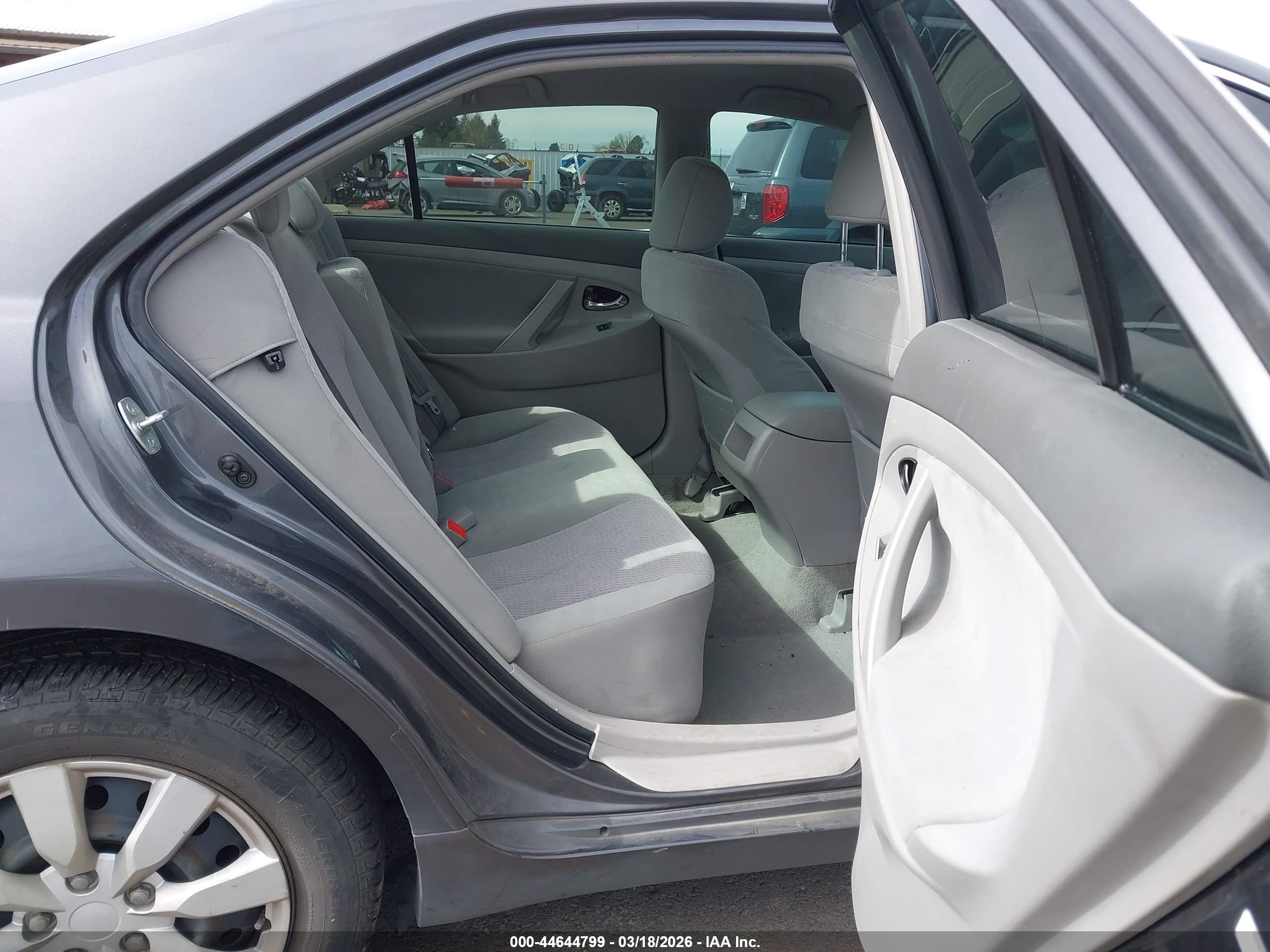 TOYOTA CAMRY image 8