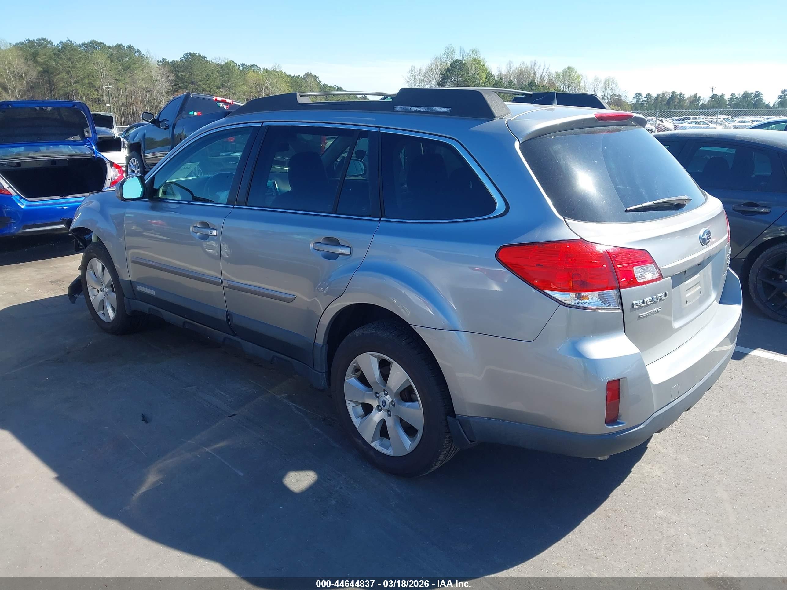 SUBARU OUTBACK image 3