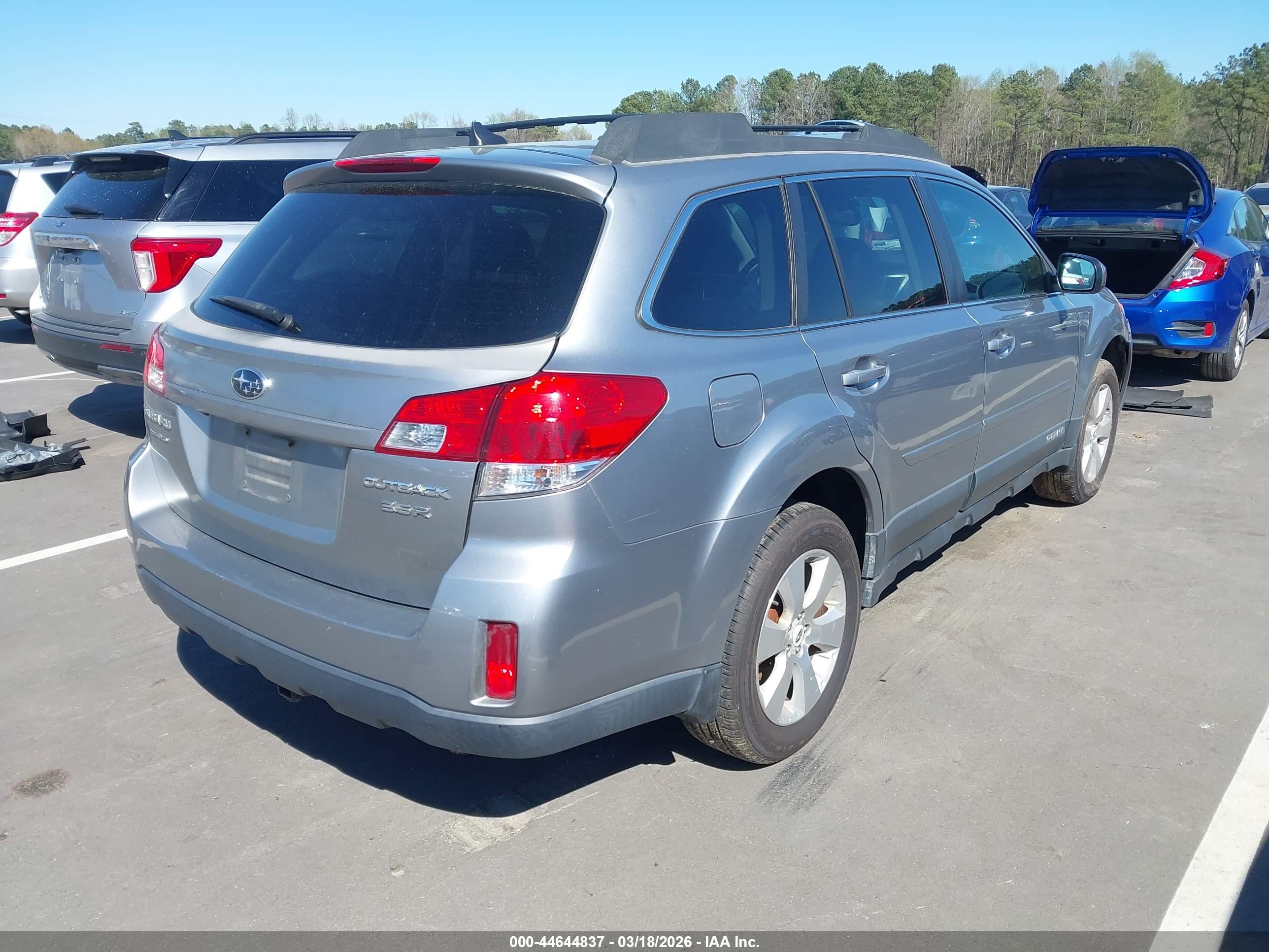 SUBARU OUTBACK image 4