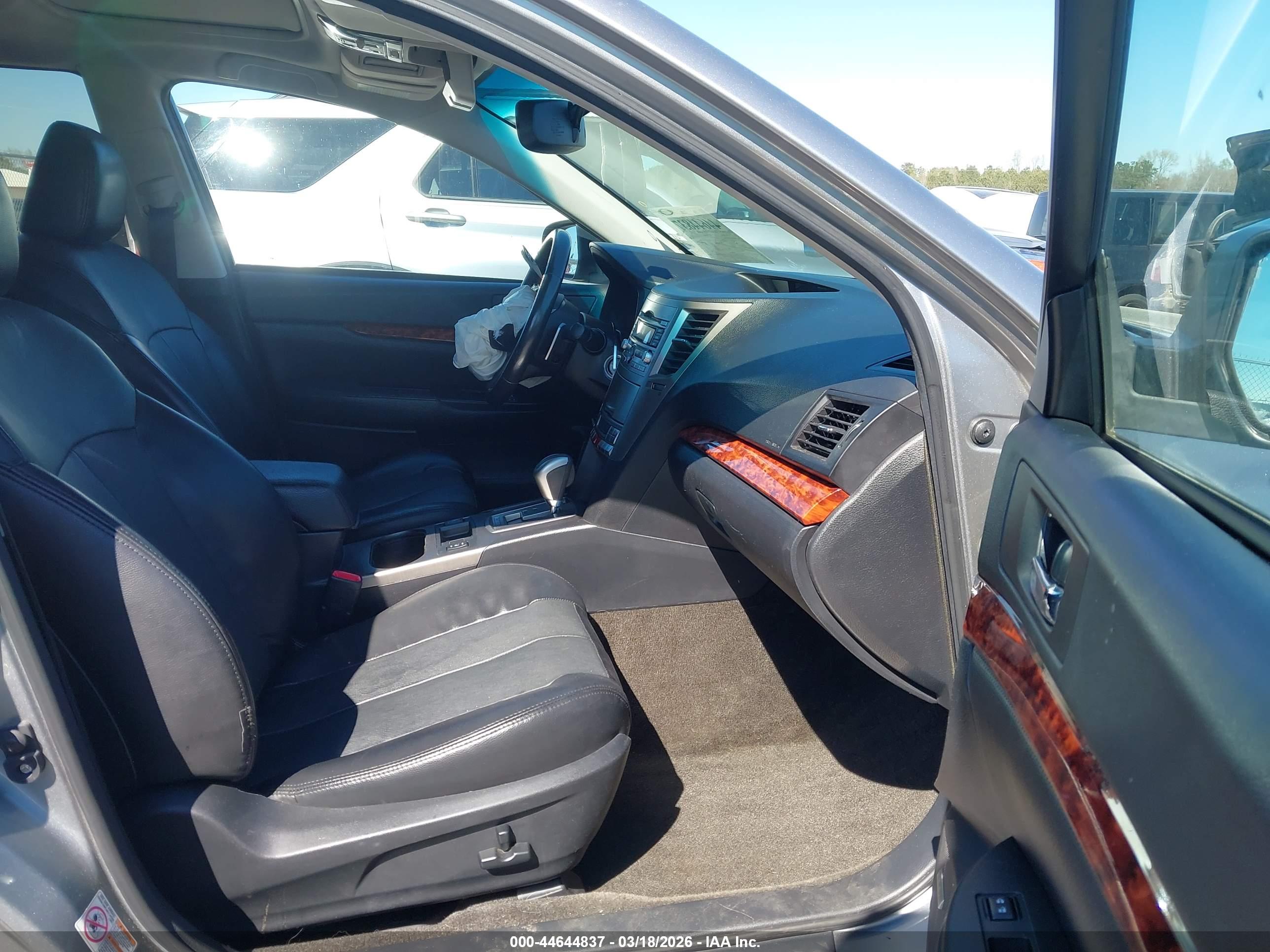 SUBARU OUTBACK image 5