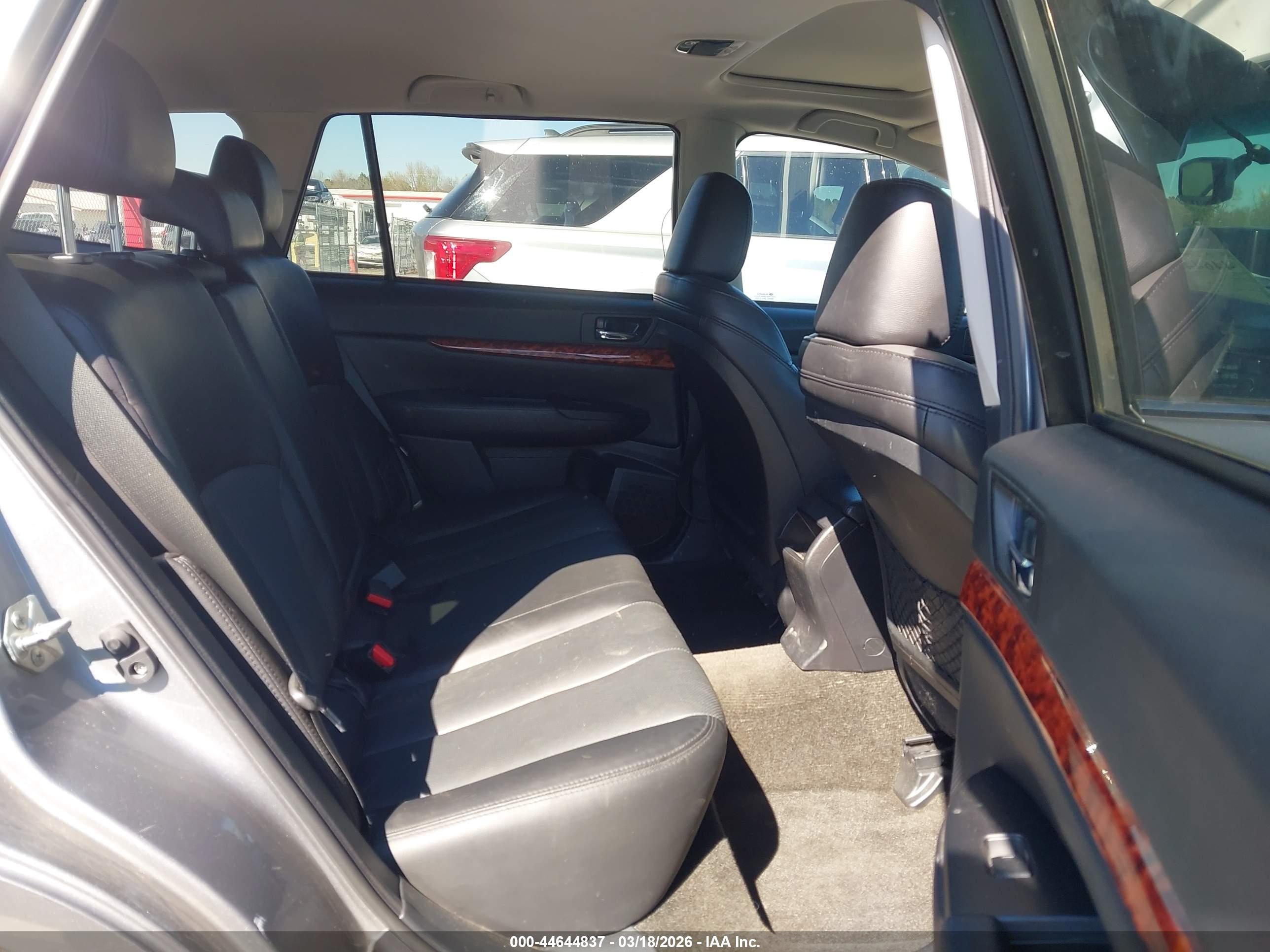 SUBARU OUTBACK image 8