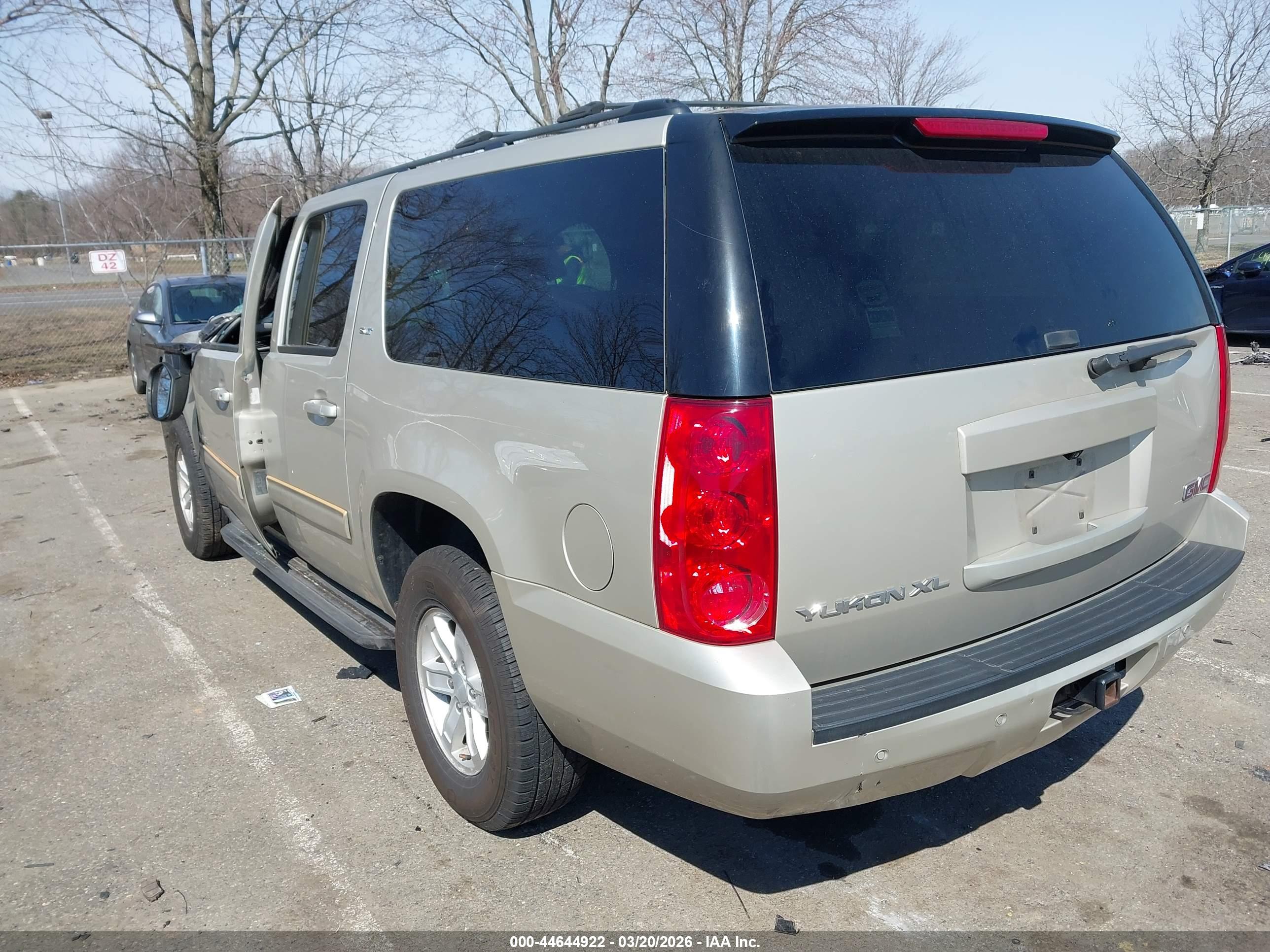 GMC YUKON image 3
