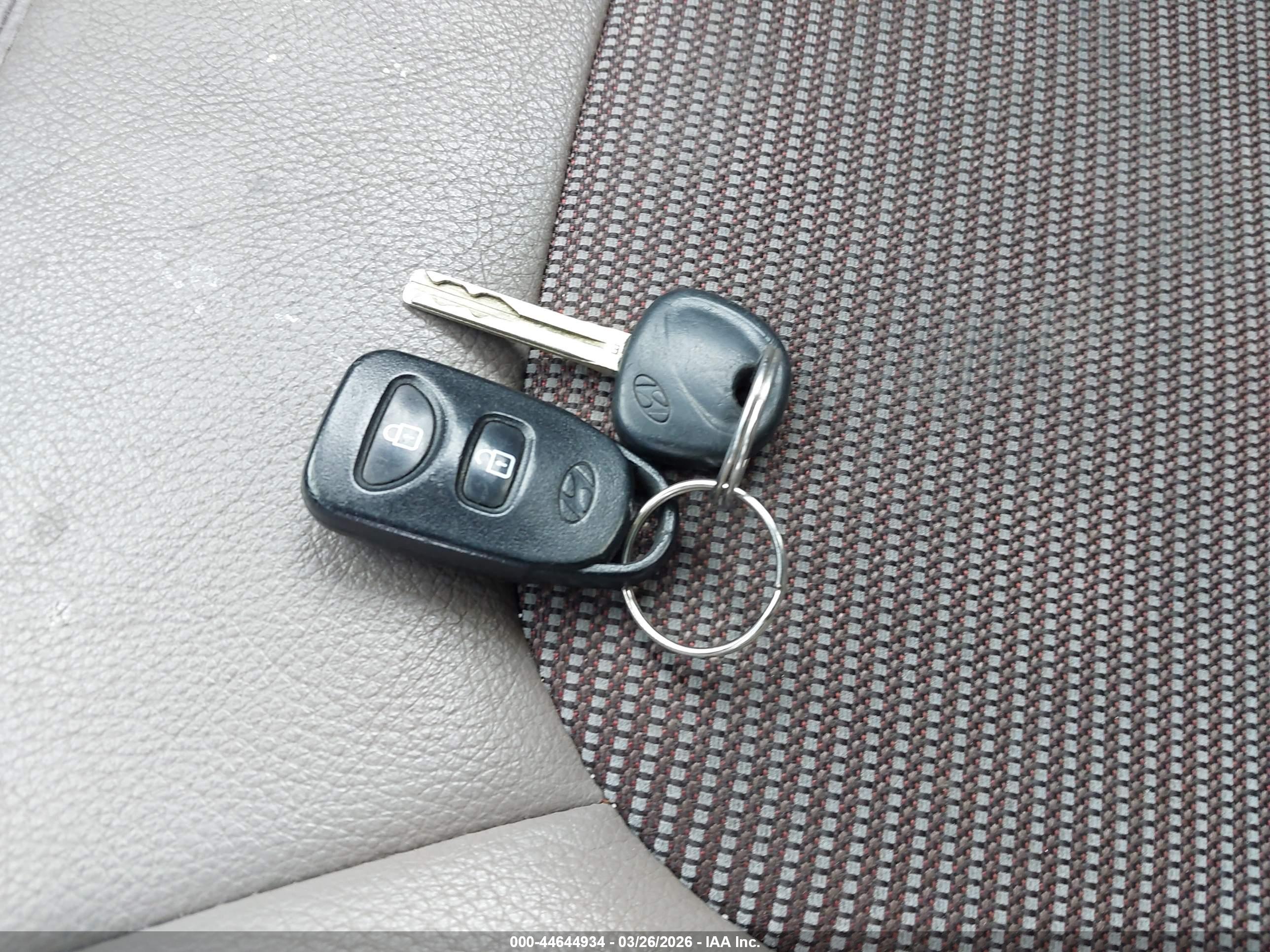 HYUNDAI TUCSON image 11