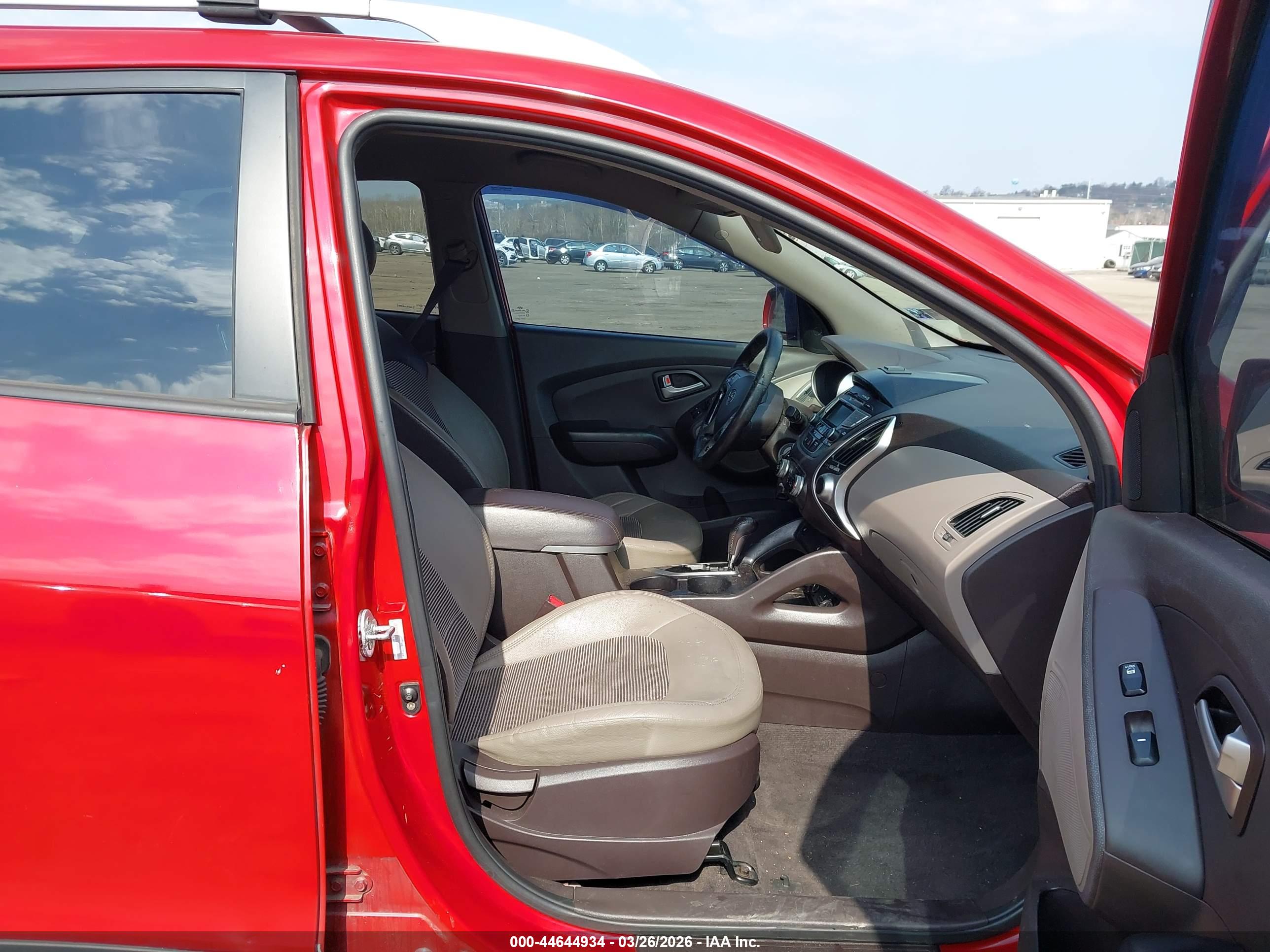 HYUNDAI TUCSON image 5