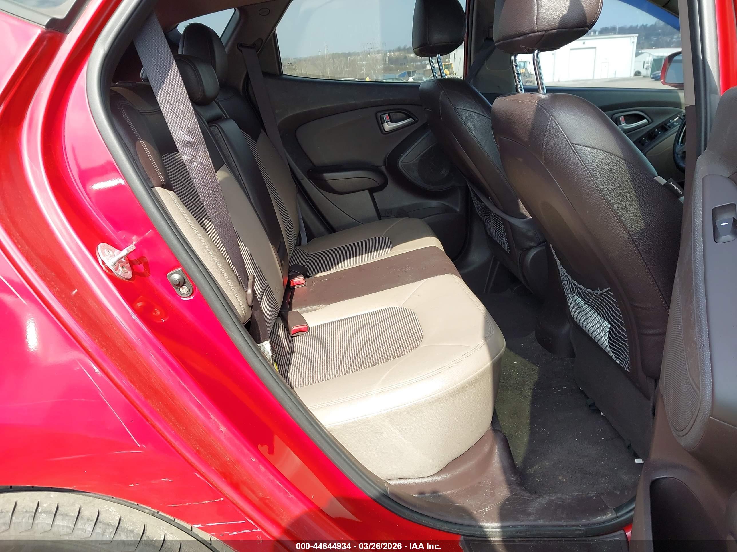 HYUNDAI TUCSON image 8
