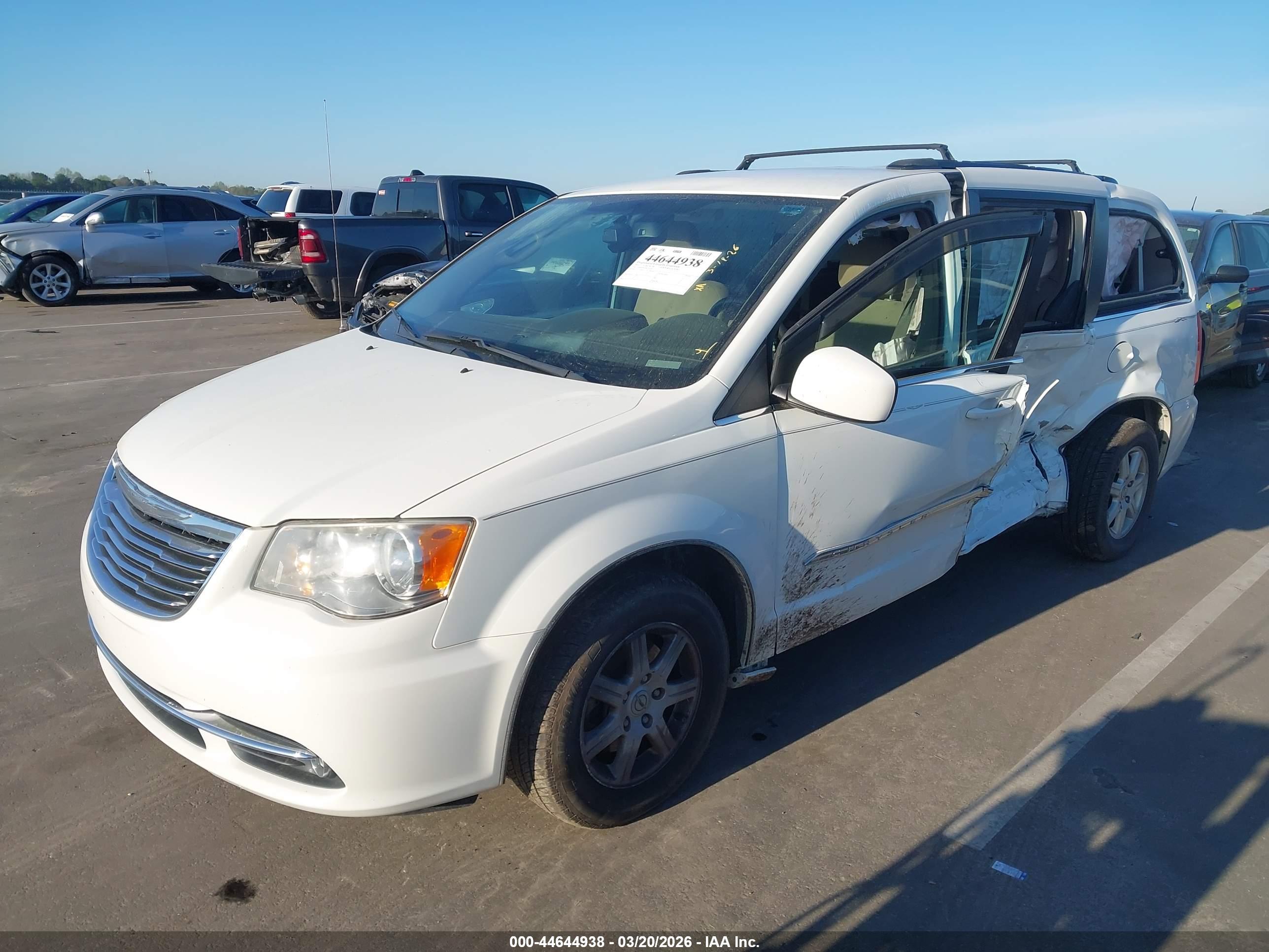 CHRYSLER TOWN image 2