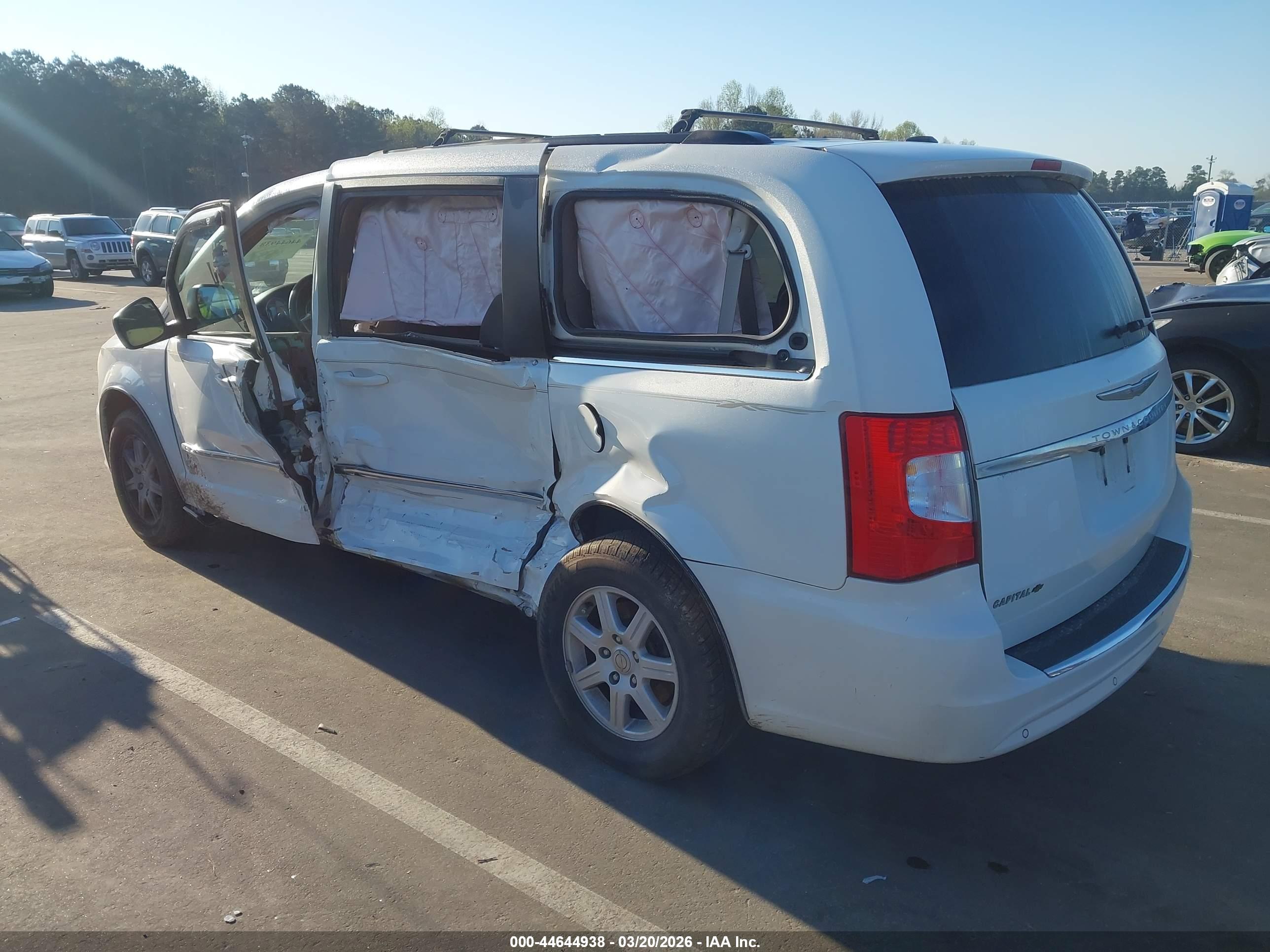 CHRYSLER TOWN image 3