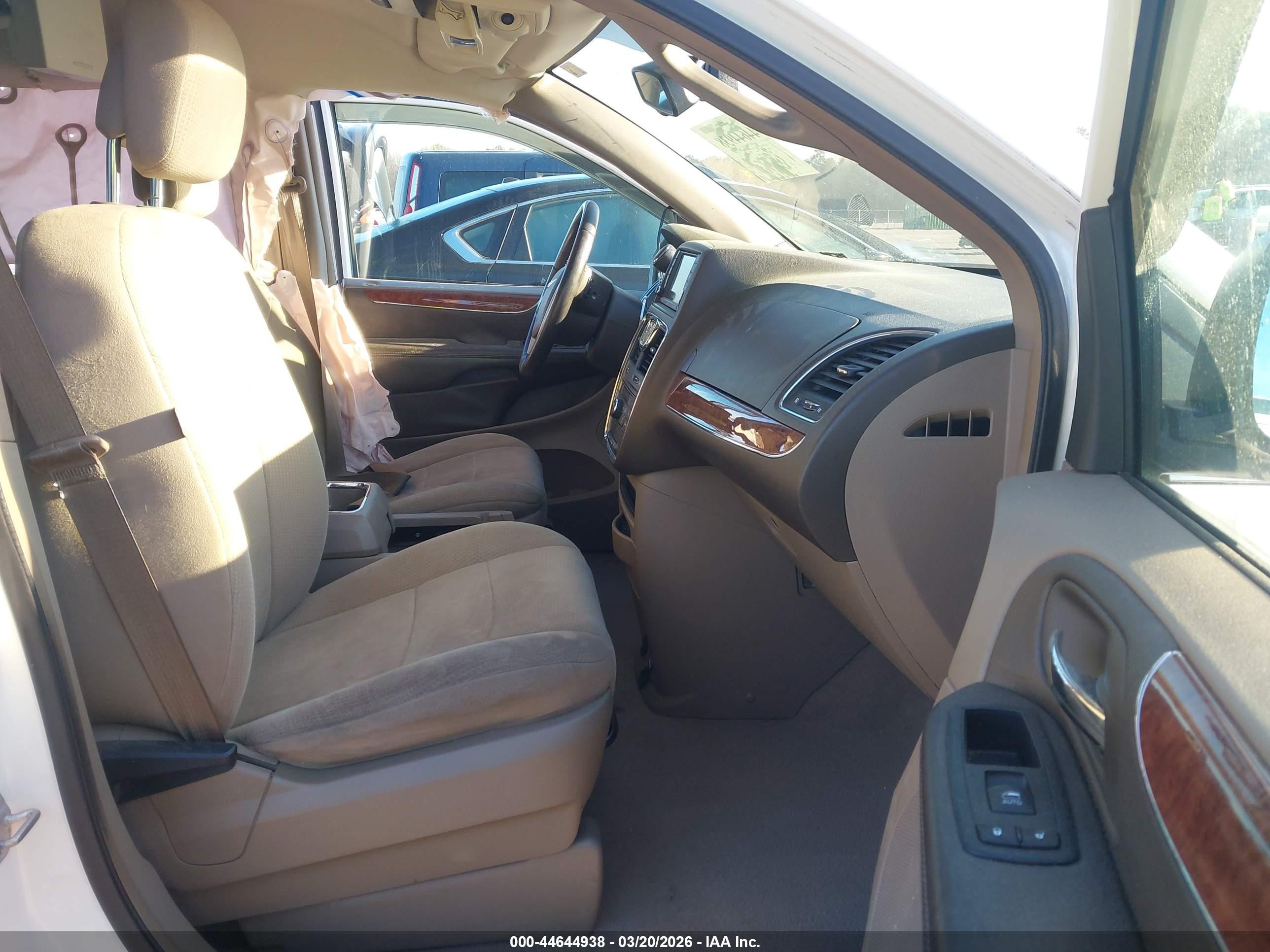 CHRYSLER TOWN image 5