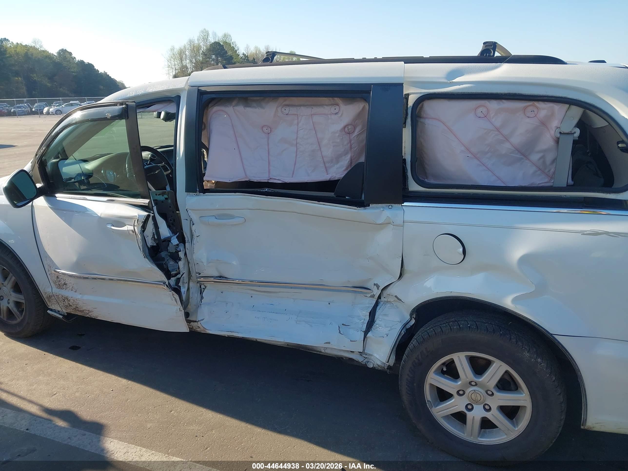 CHRYSLER TOWN image 6