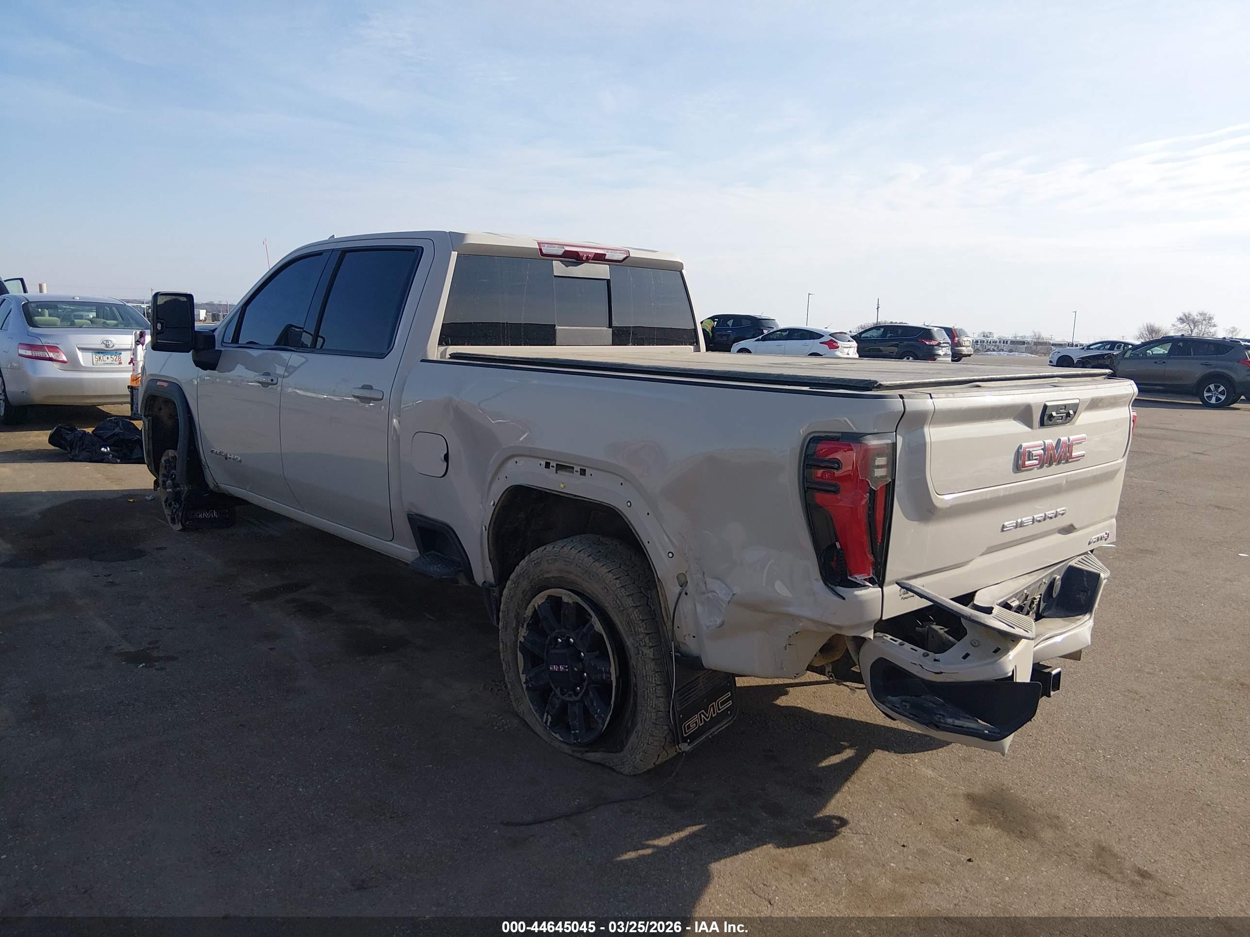 GMC SIERRA image 3